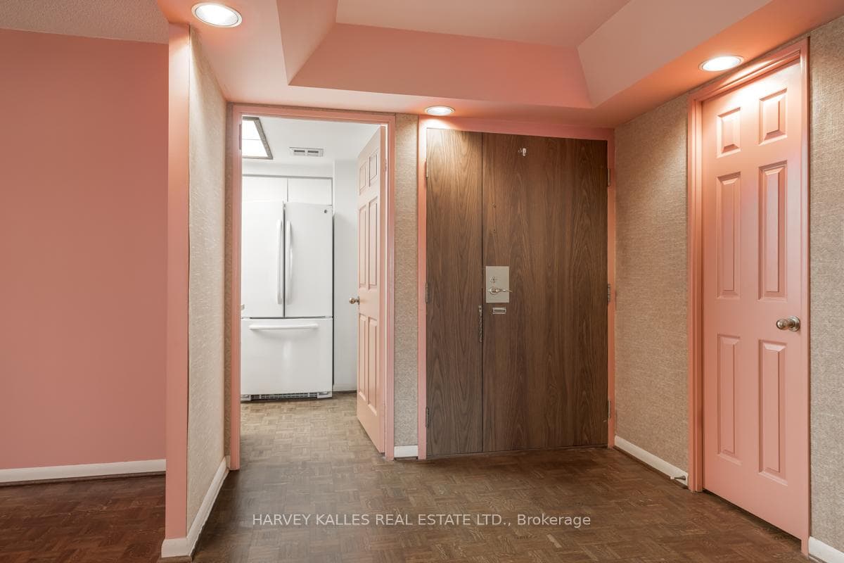 278 Bloor Street Unit 601 photo 5