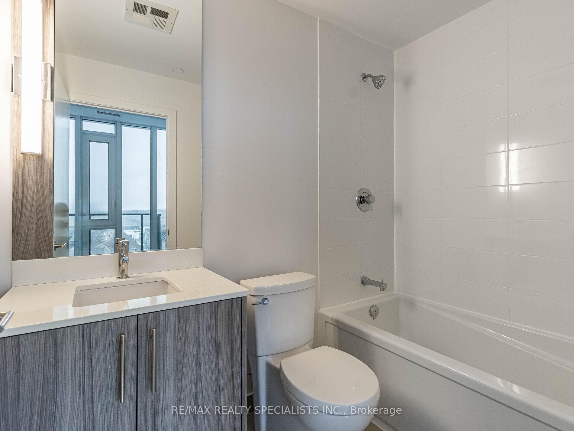 215 Veterans Drive Unit 810 photo 22