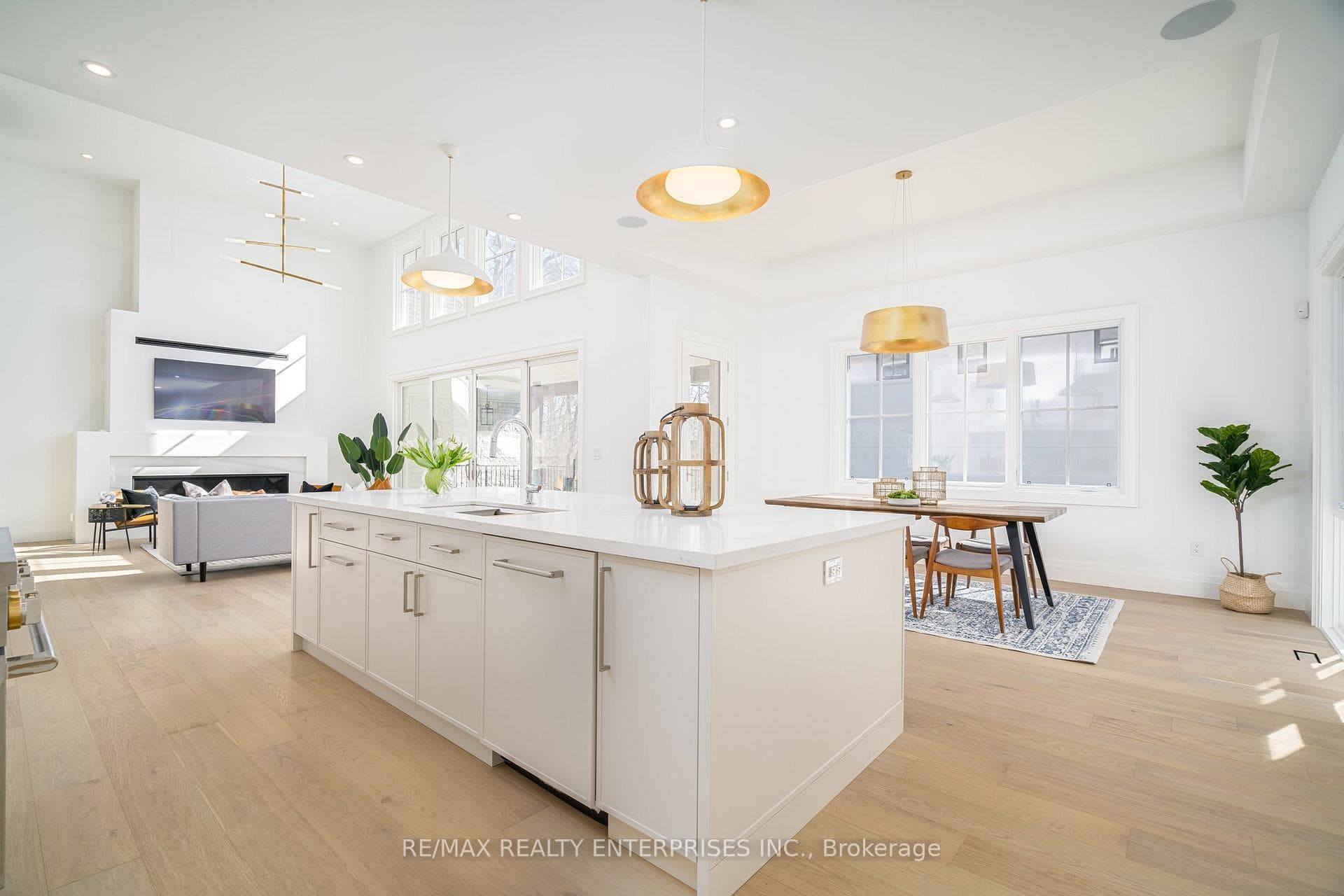 1322 Minaki Road photo 9