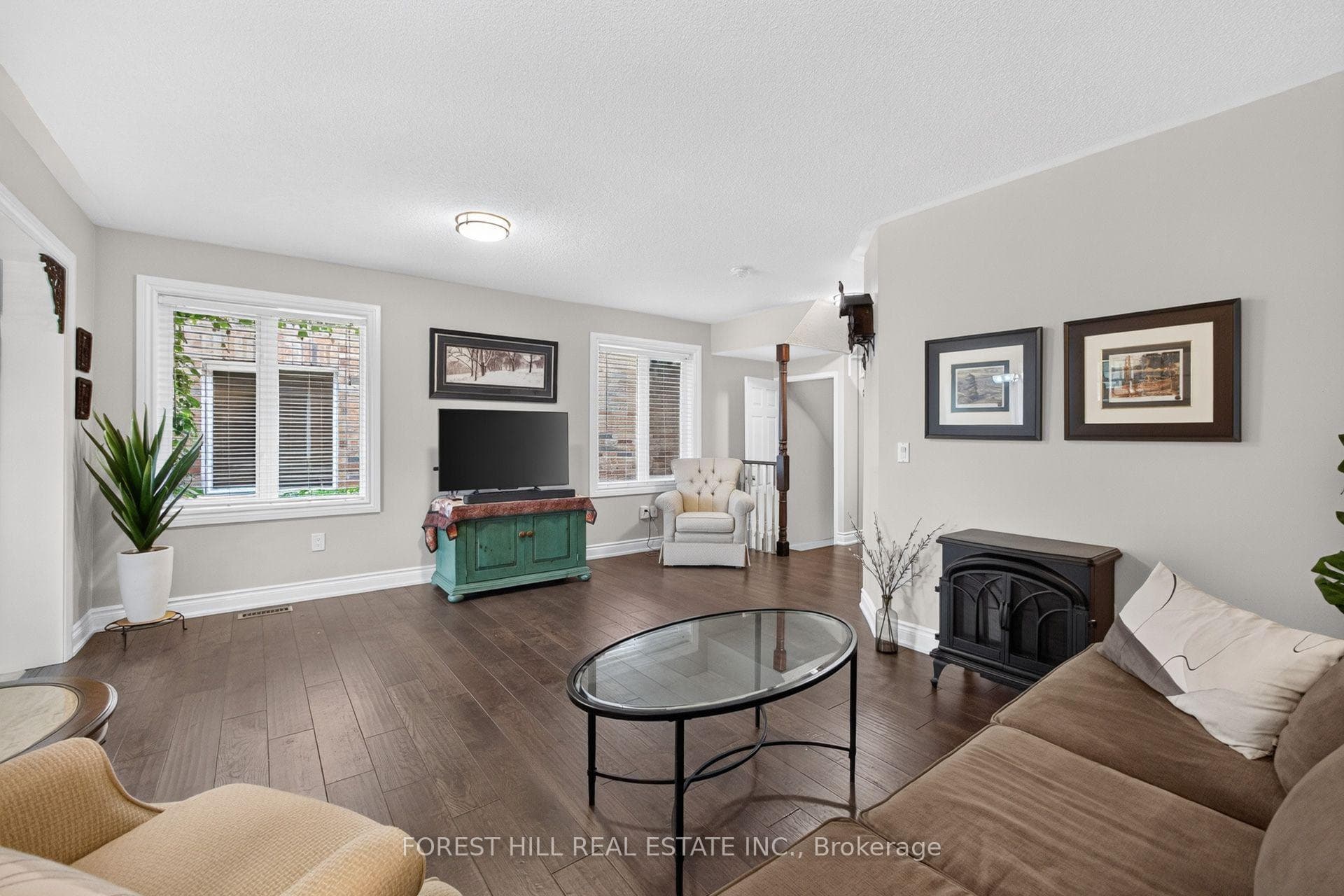 92 Senator Way photo 7