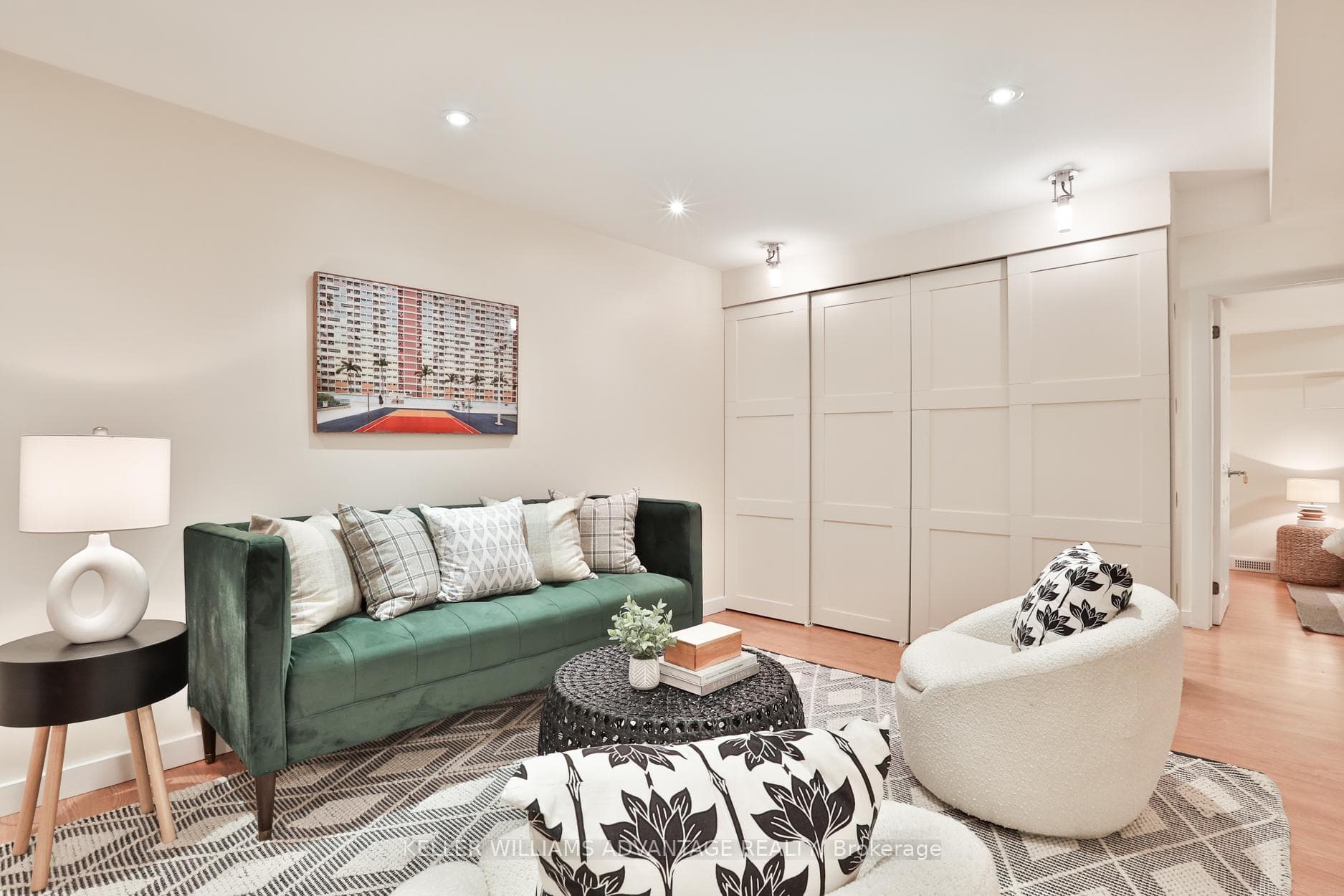 25 Whitewood Road photo 32