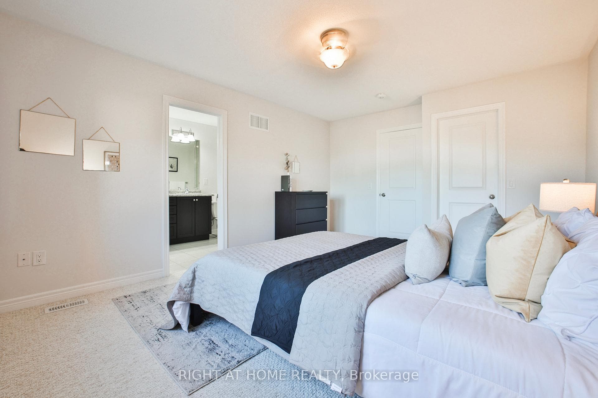 37 Ivor Crescent photo 26