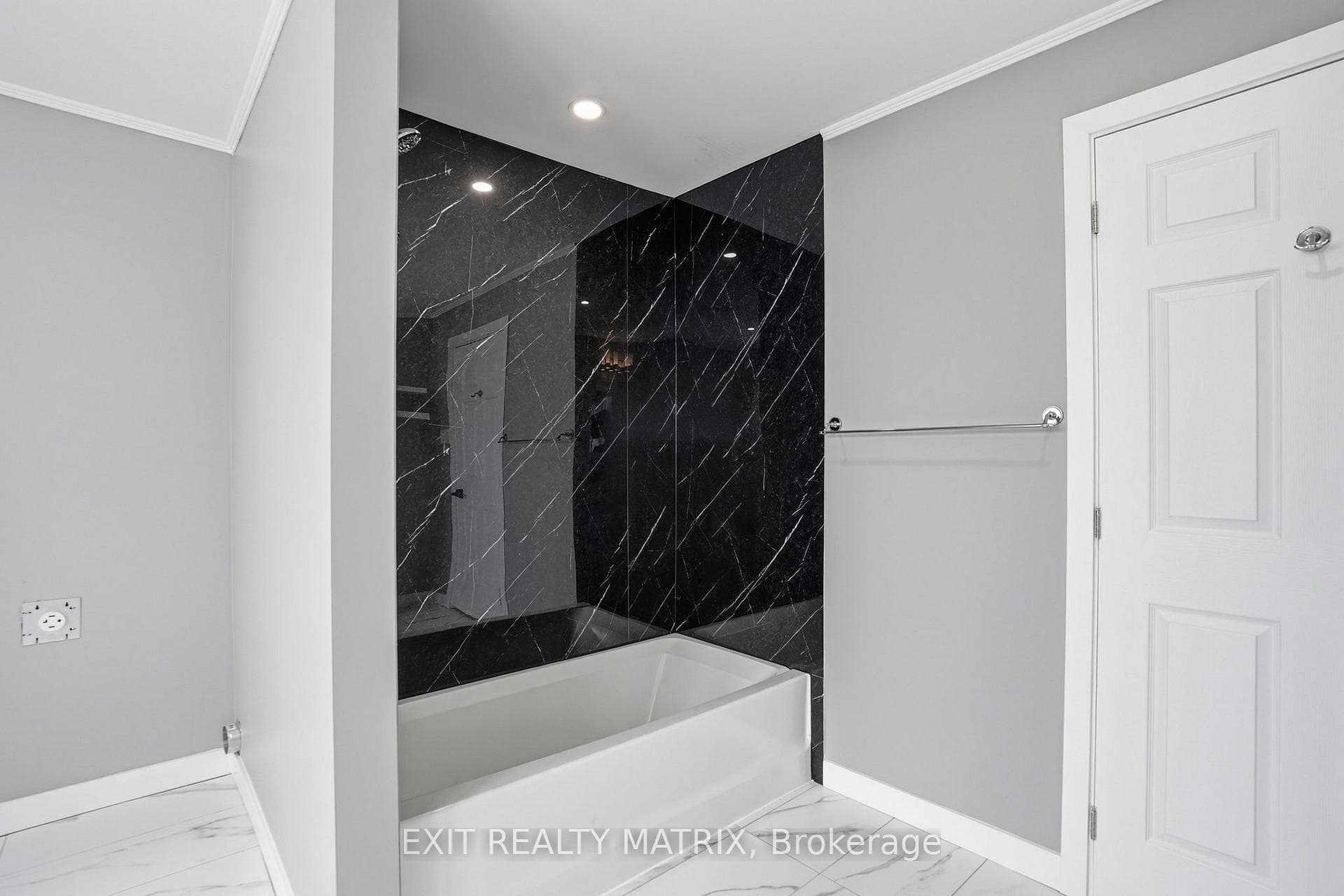 805 Cartier Boulevard photo 27