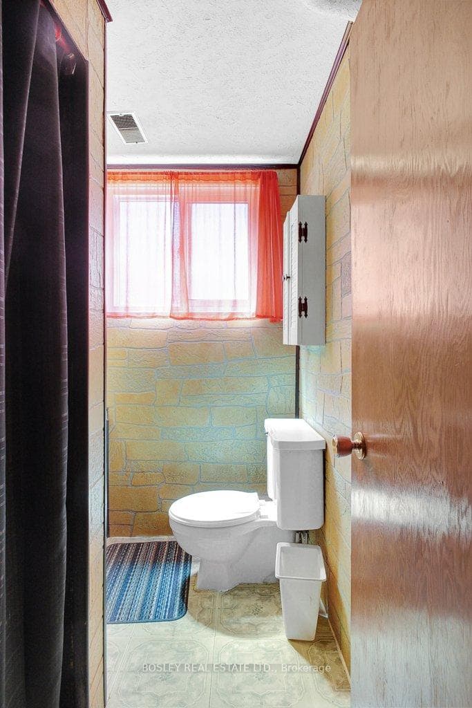 303 Dixon Street photo 30