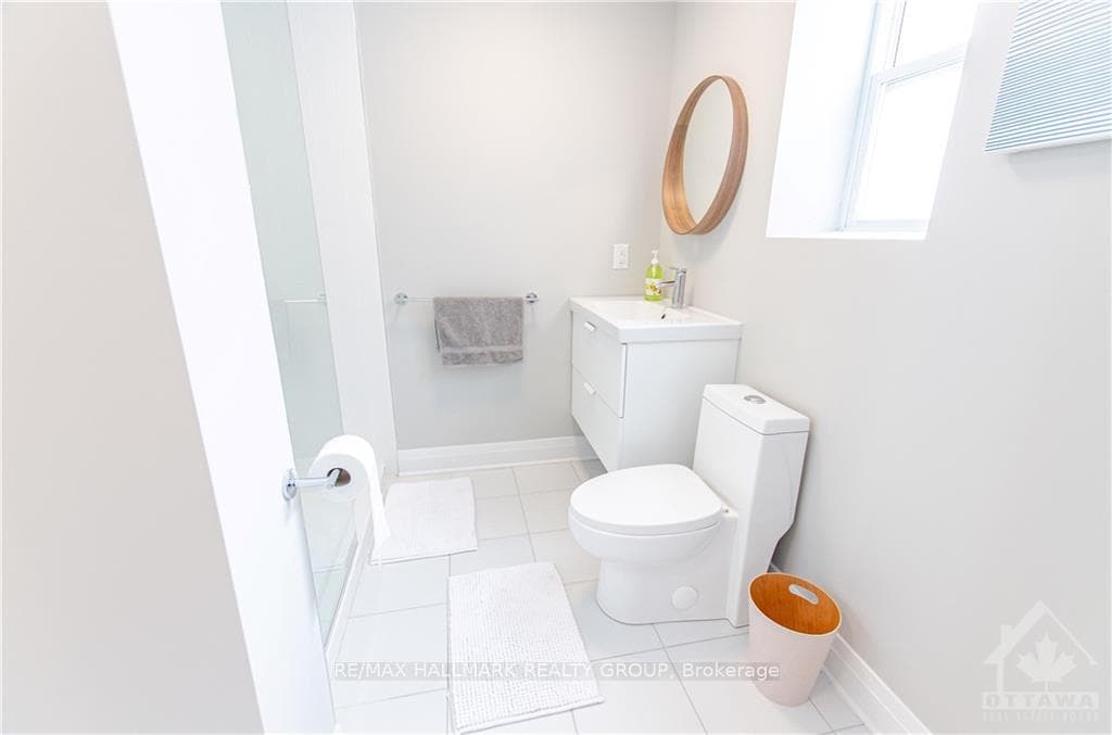 245 DES PERES BLANCS Avenue Unit 1 photo 4