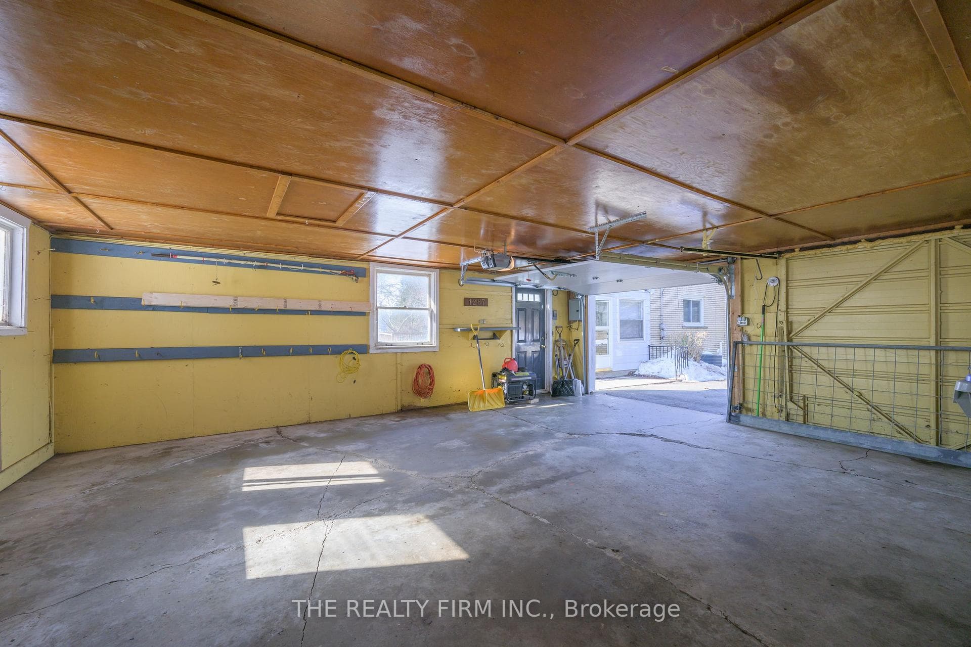 15233 Medway Road photo 37