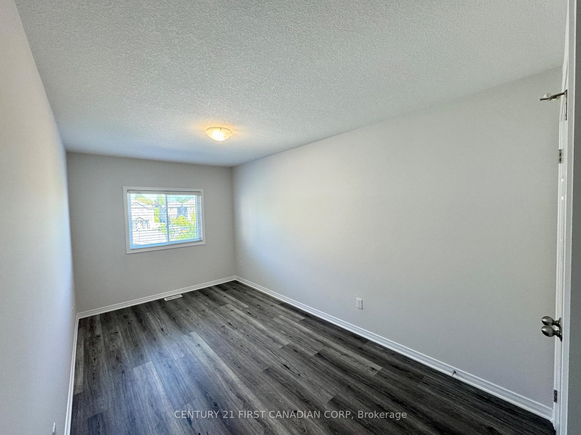 3186 Singleton Avenue photo 17