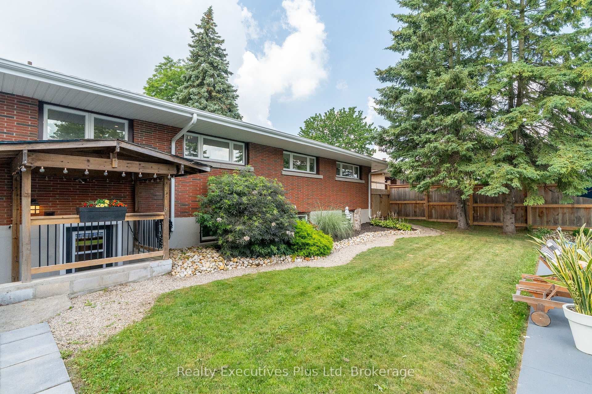 135 Cityview Drive photo 34
