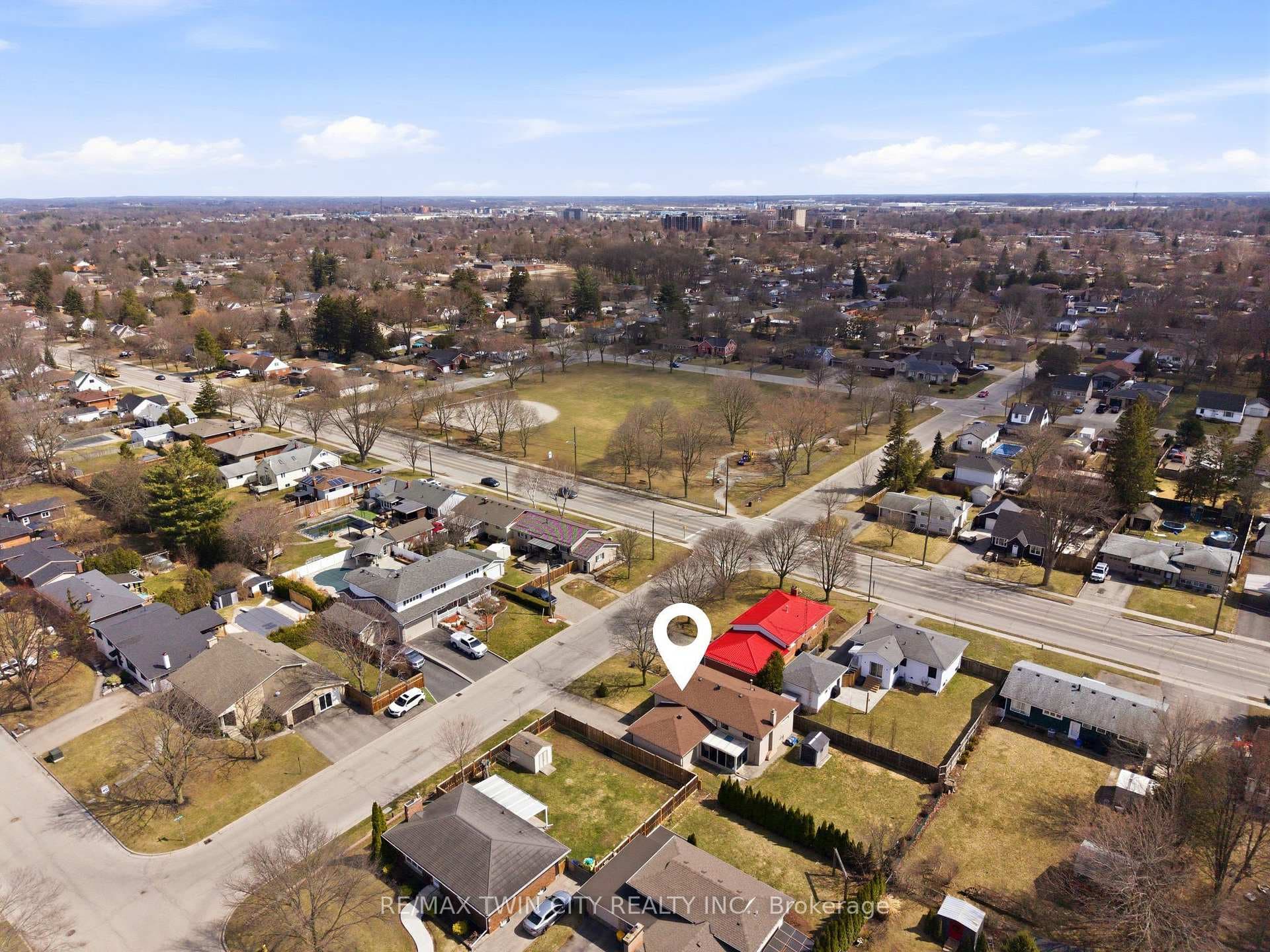 35 Bernard Avenue photo 2