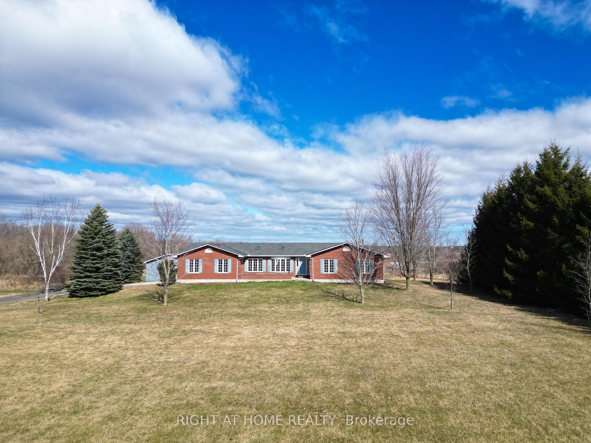 560 Davis Drive photo 2