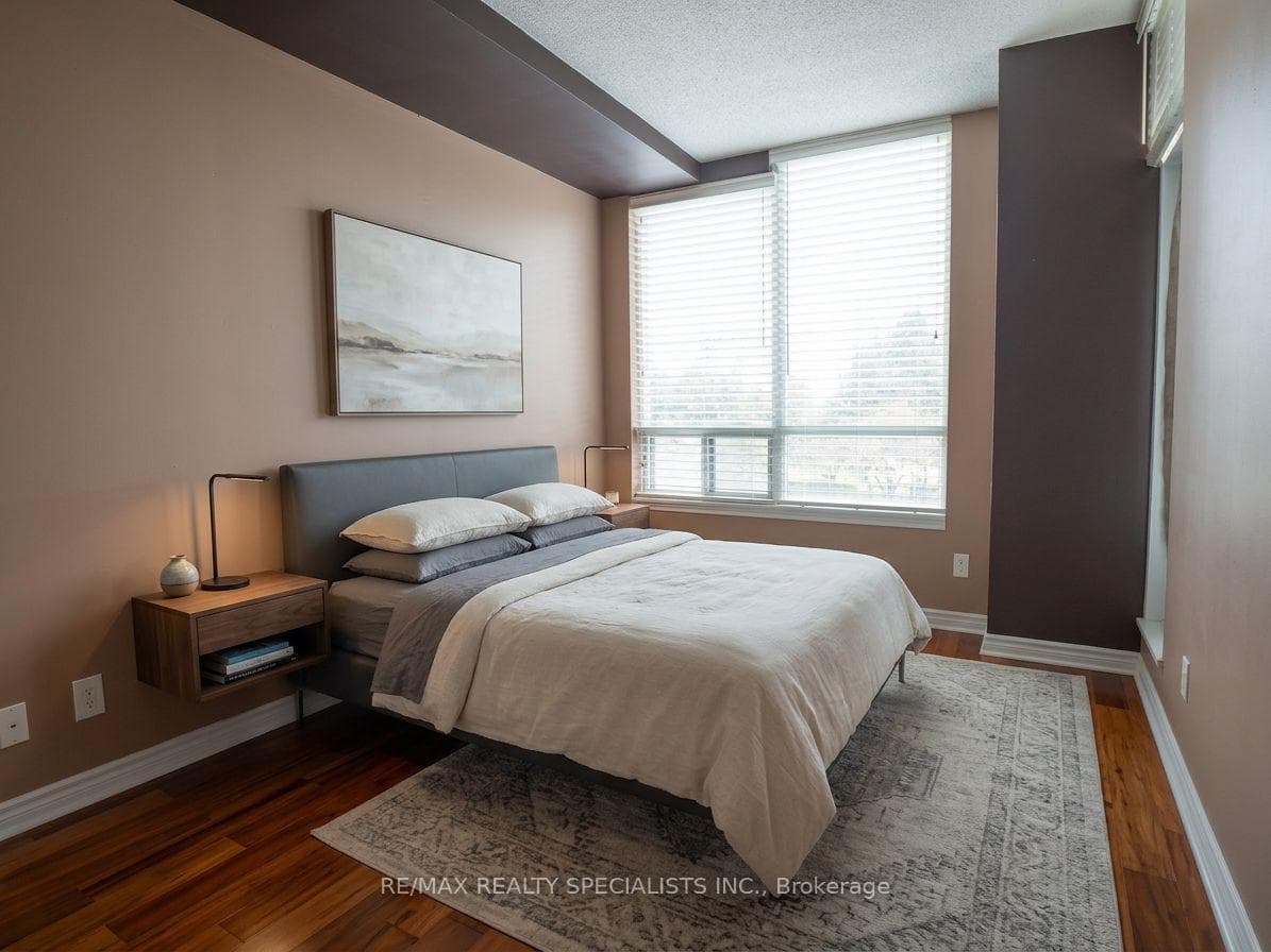 3504 Hurontario Street Unit 307 photo 3