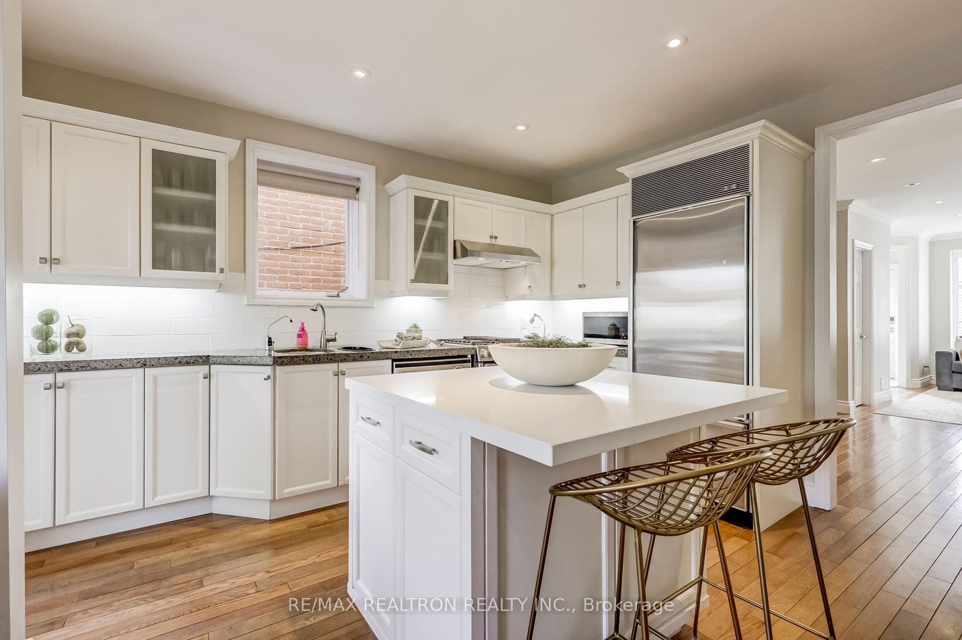 348 Woburn Avenue photo 6