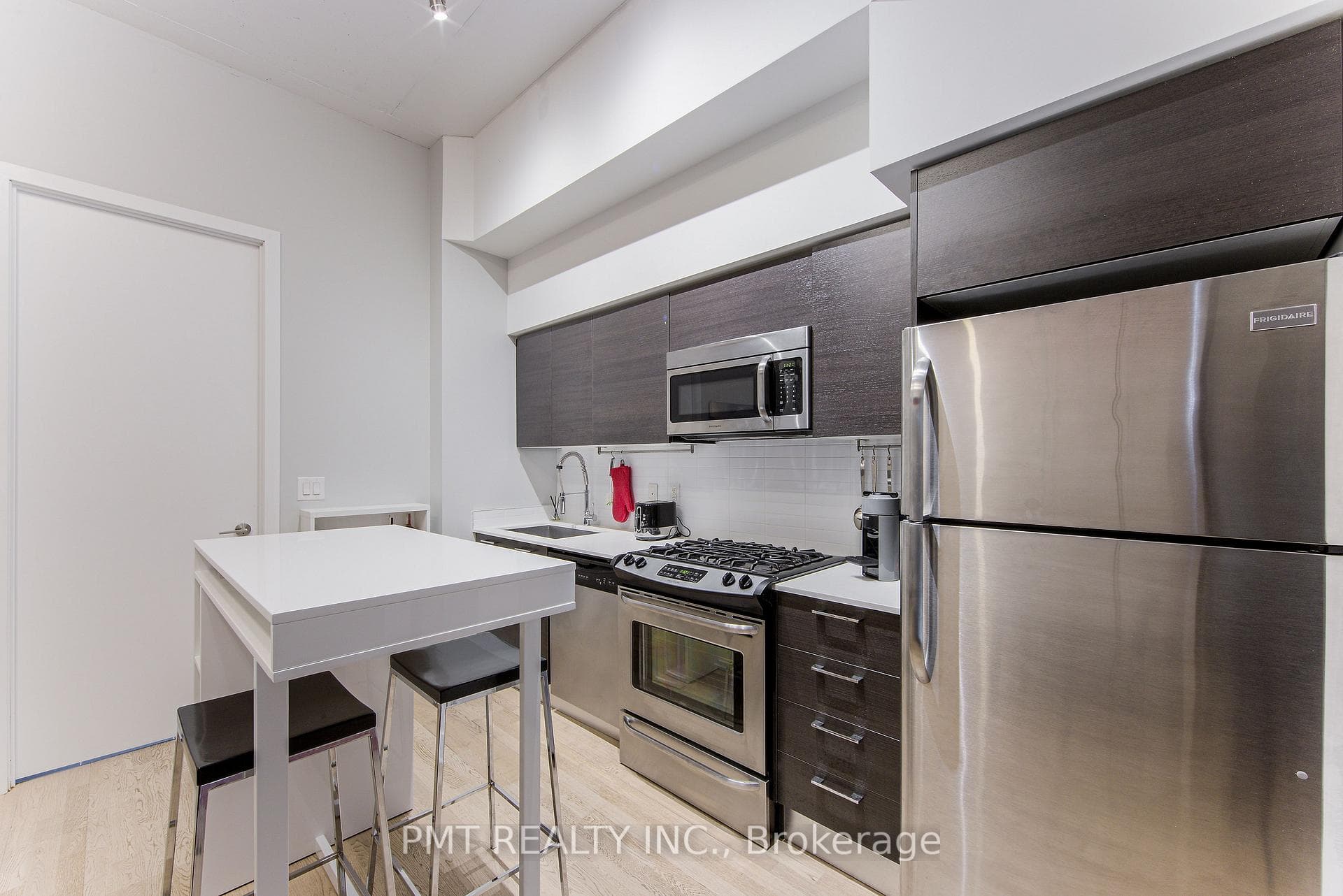 399 Adelaide Street Unit 105 photo 4