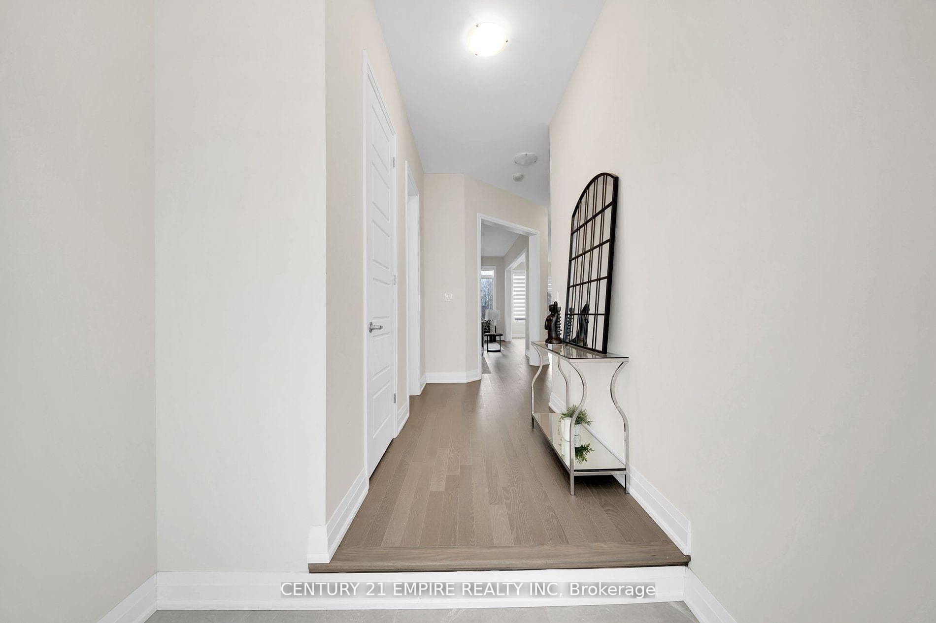 210 Ferragine Crescent photo 4
