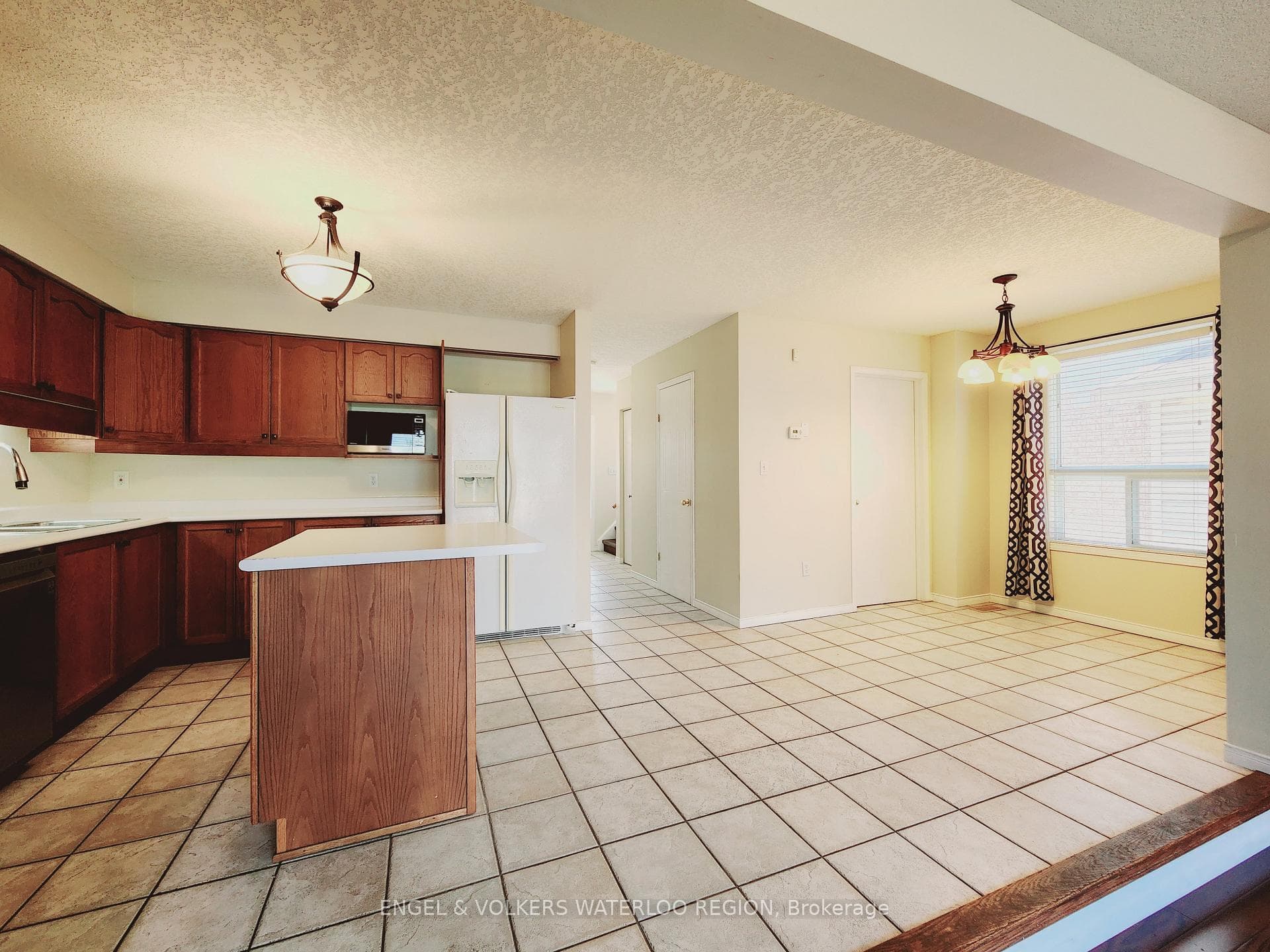 579 Dansbury Drive photo 10