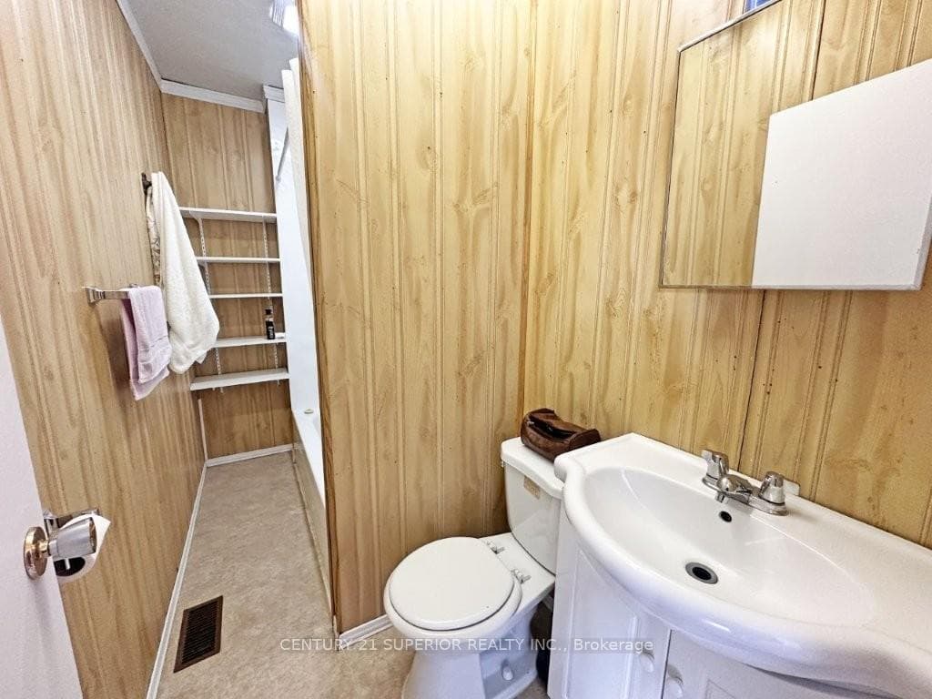 107 Third Ave photo 25