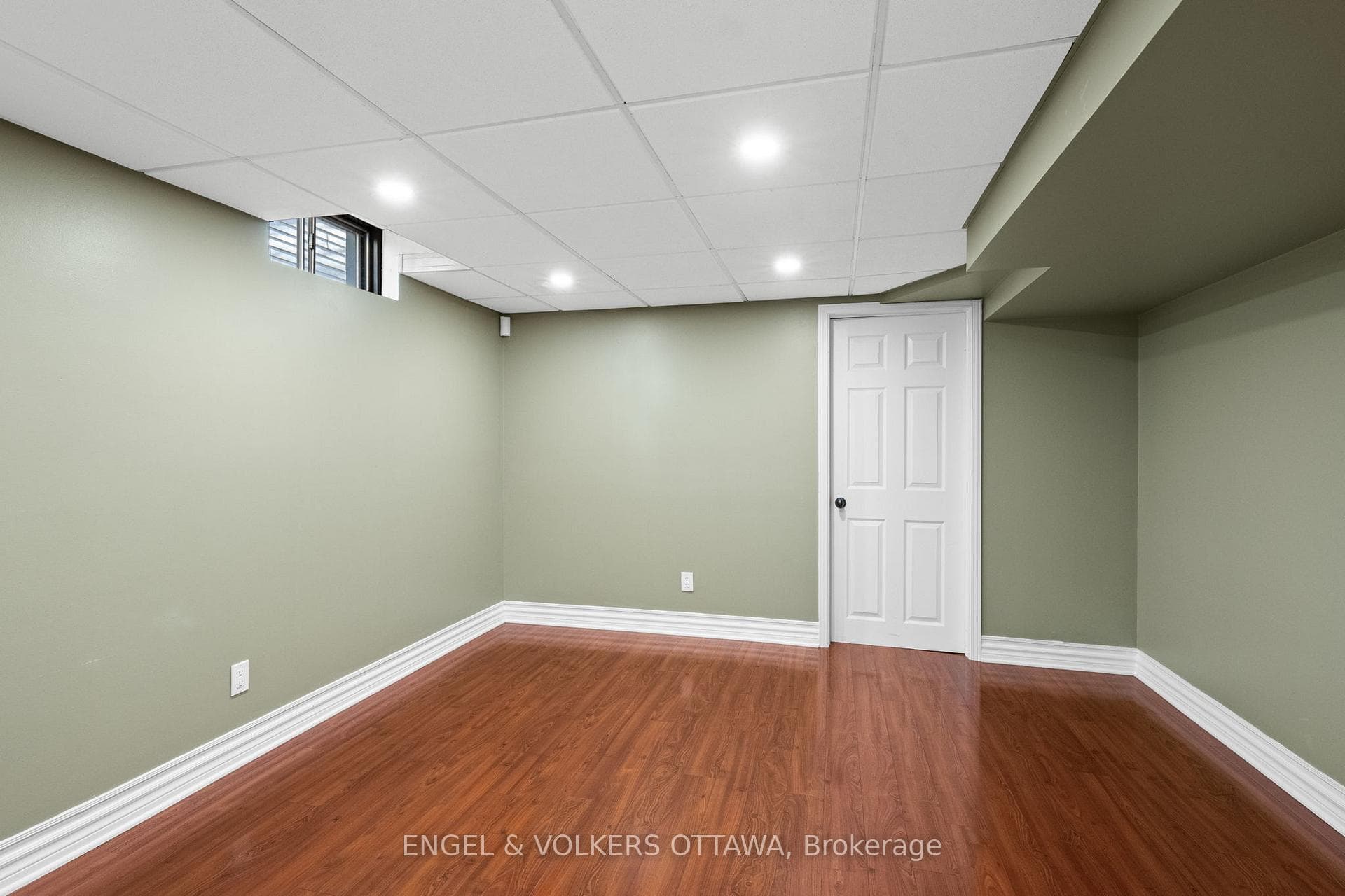 563 Merkley Drive photo 32