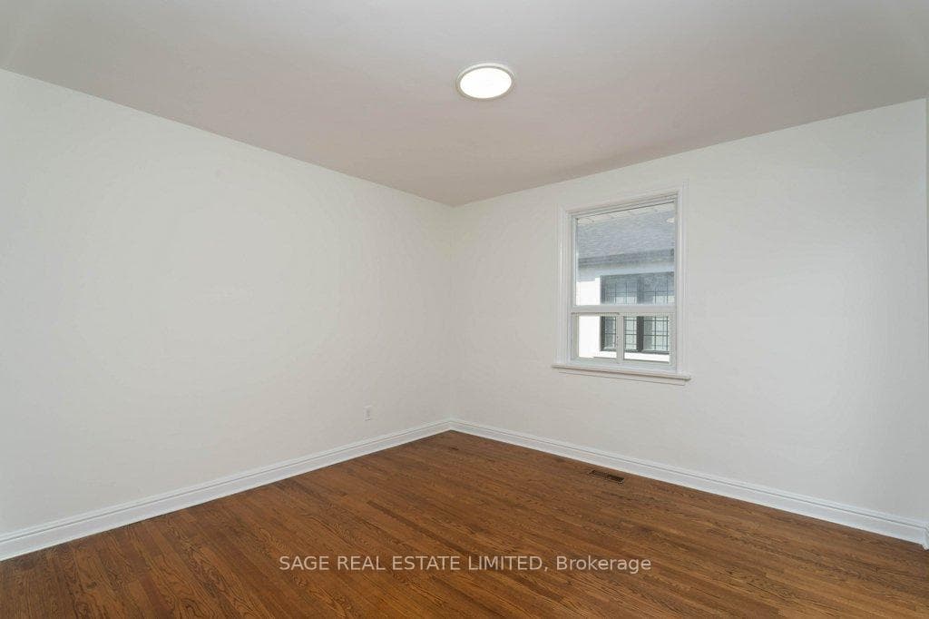 16 Simpson Avenue Unit 3 photo 8