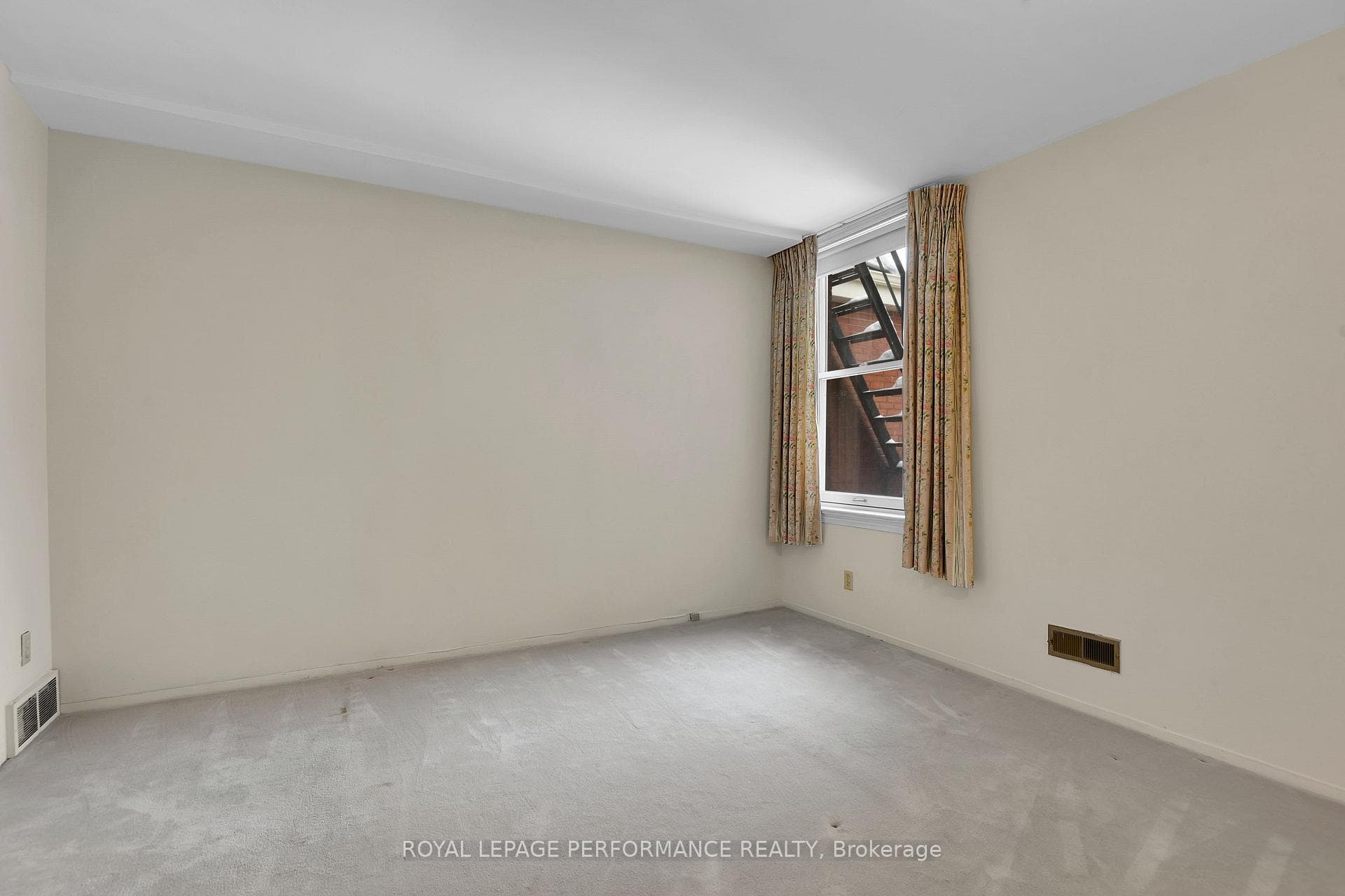 337 Lyon Street photo 17