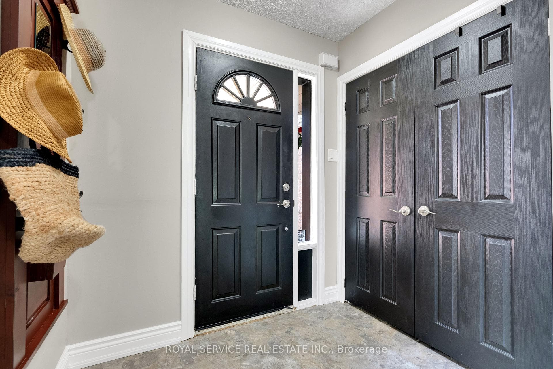 Spacious Front Entry