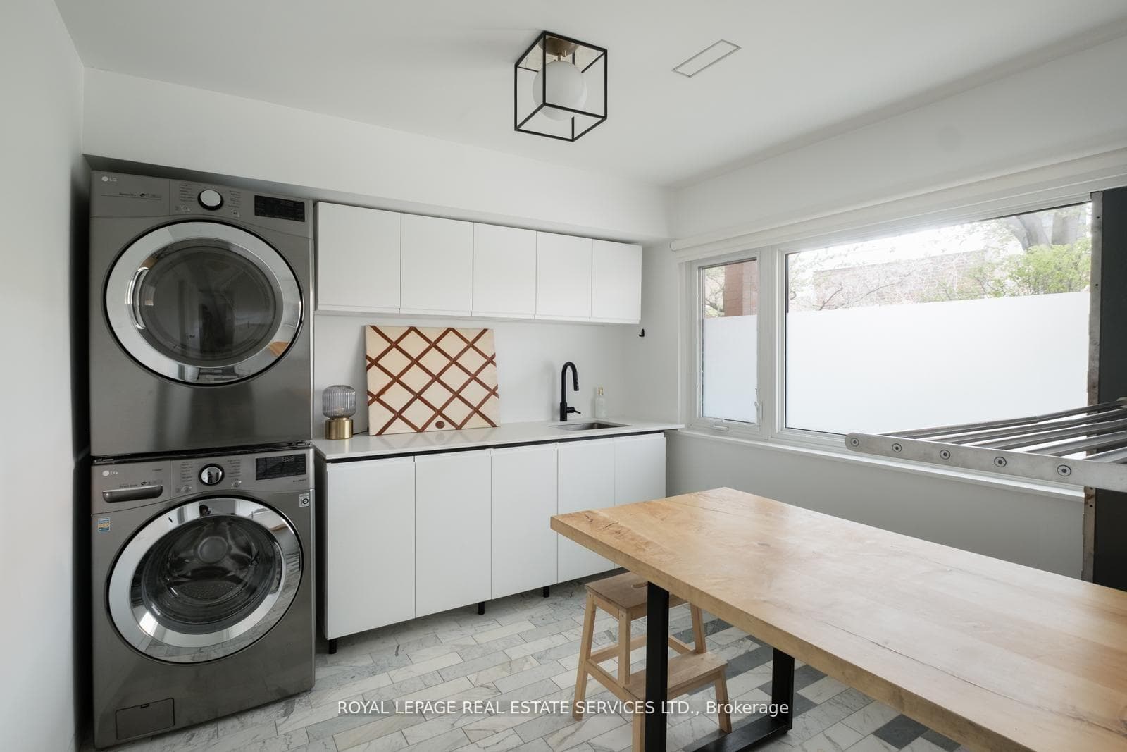 390 Wellesley Street Unit 16 photo 22