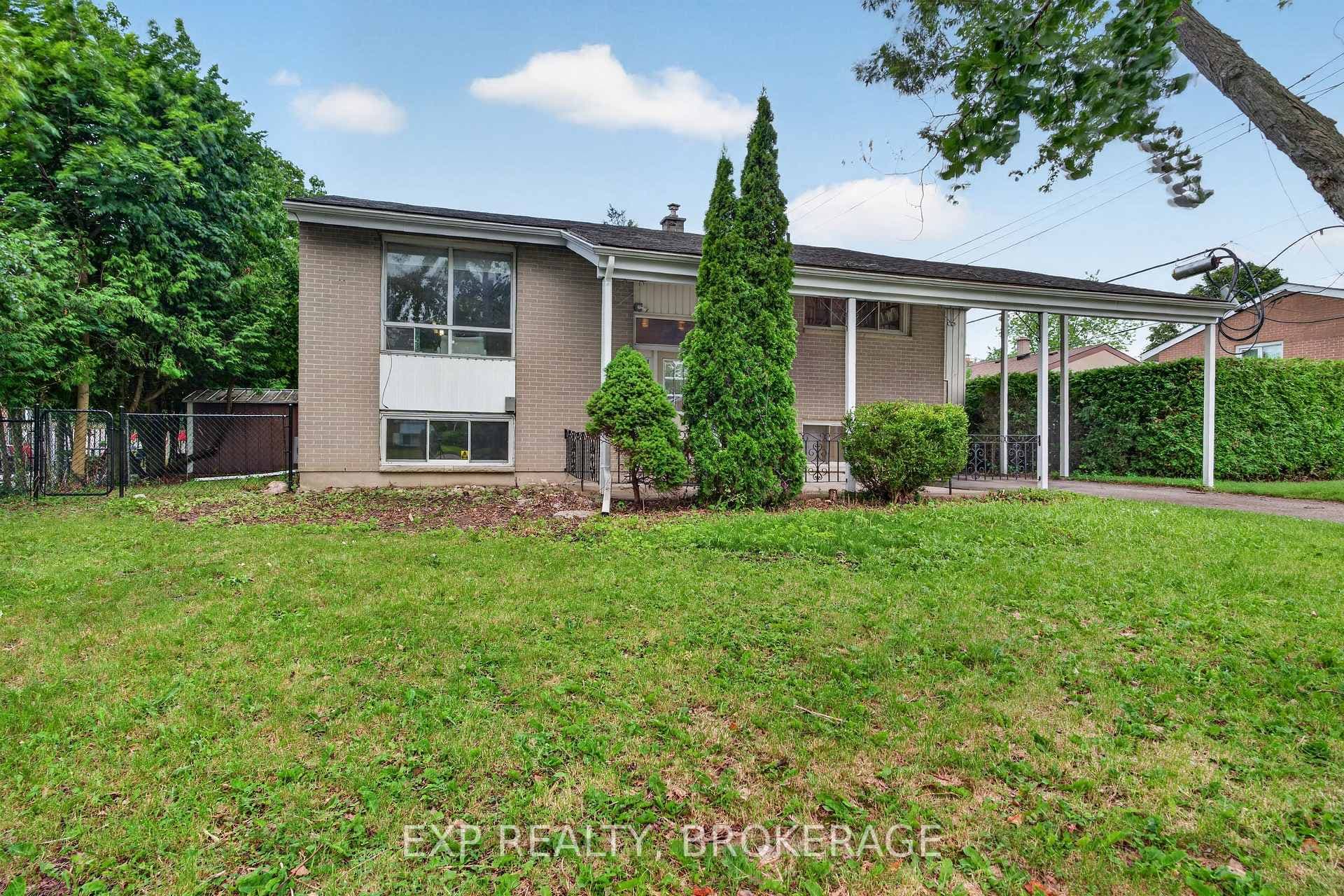 11 PEMBER Place photo 3