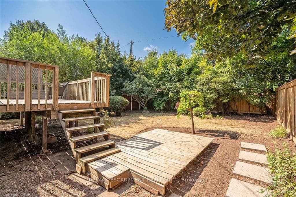 652 Ardleigh Crescent photo 39