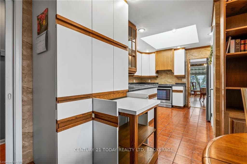 3061 CHIPMAN Crescent photo 9