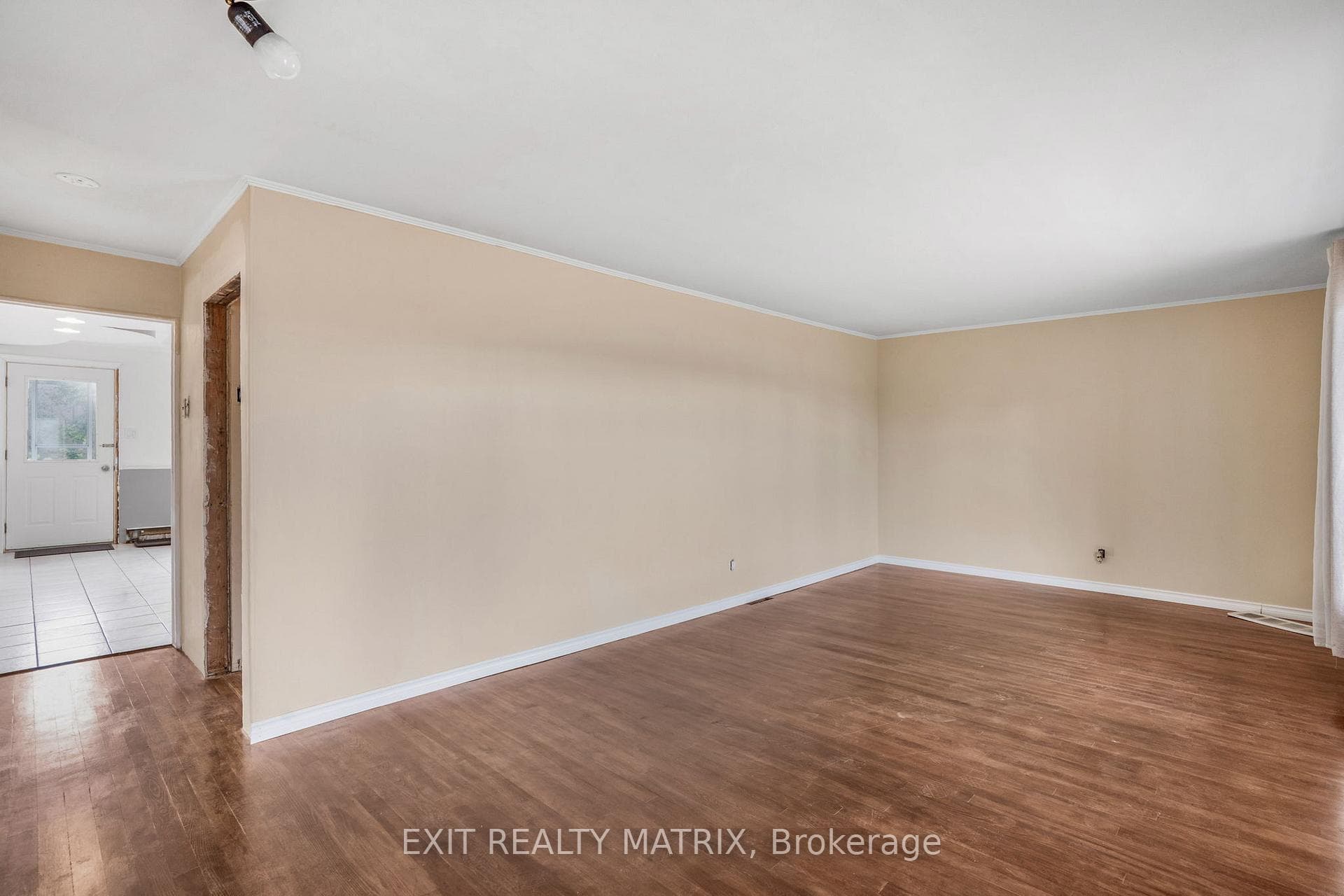 805 Cartier Boulevard photo 4