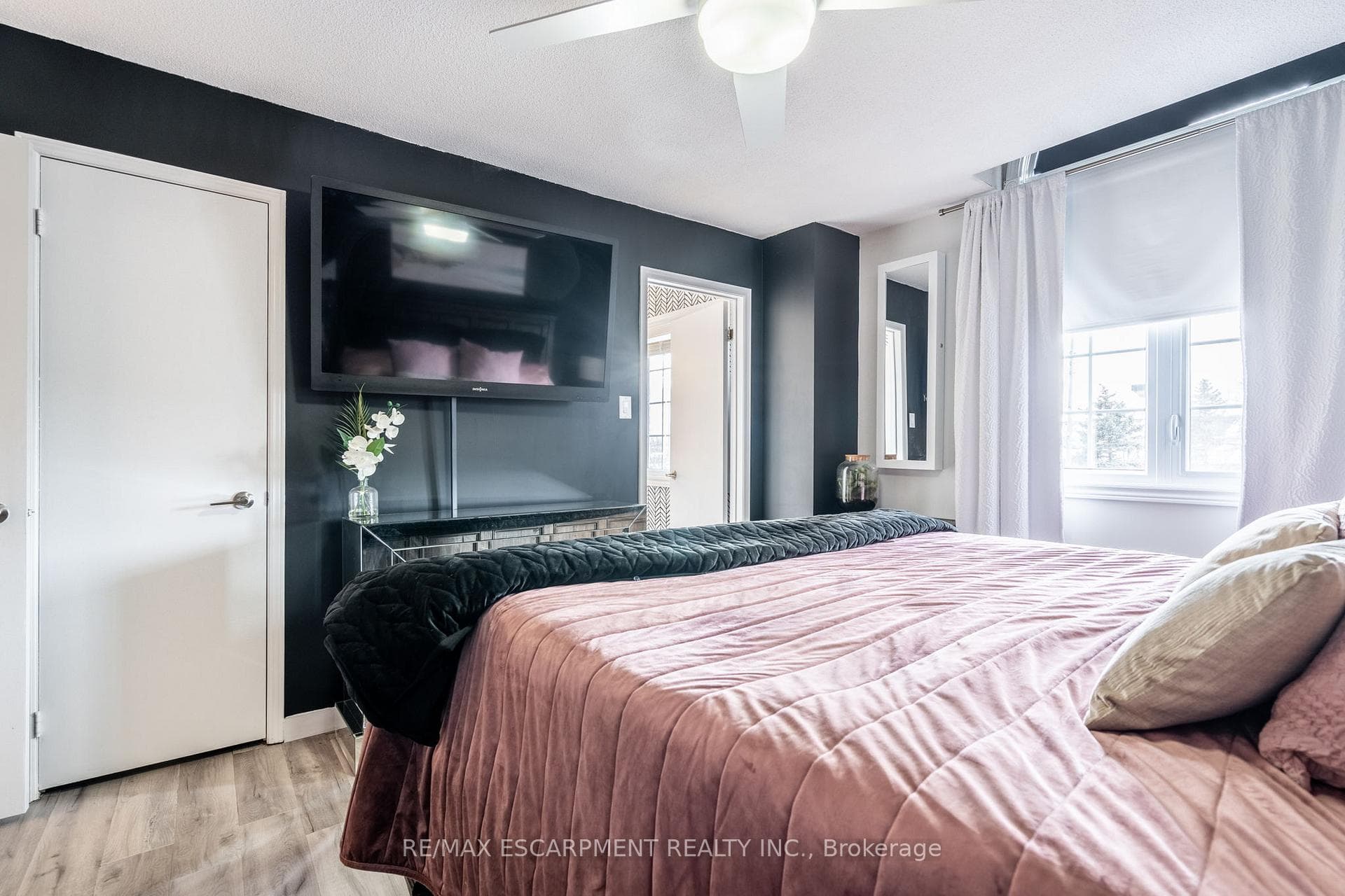 2075 Walkers Line Unit 206 photo 23