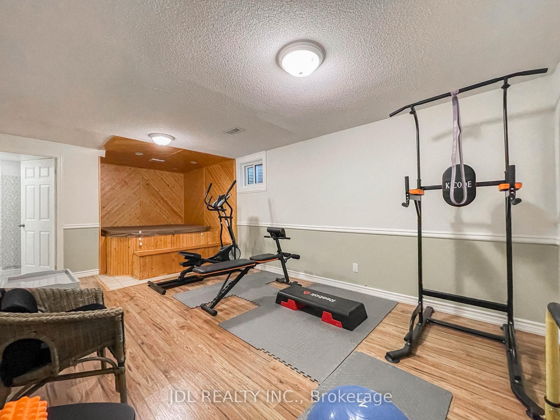 126 Weir Crescent photo 41