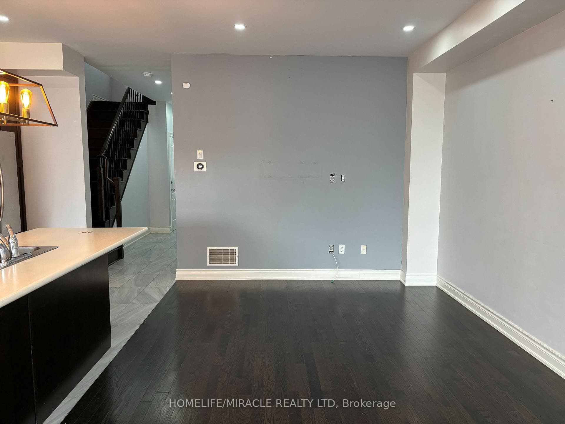 12 Gruenwald Gate Unit Main photo 7