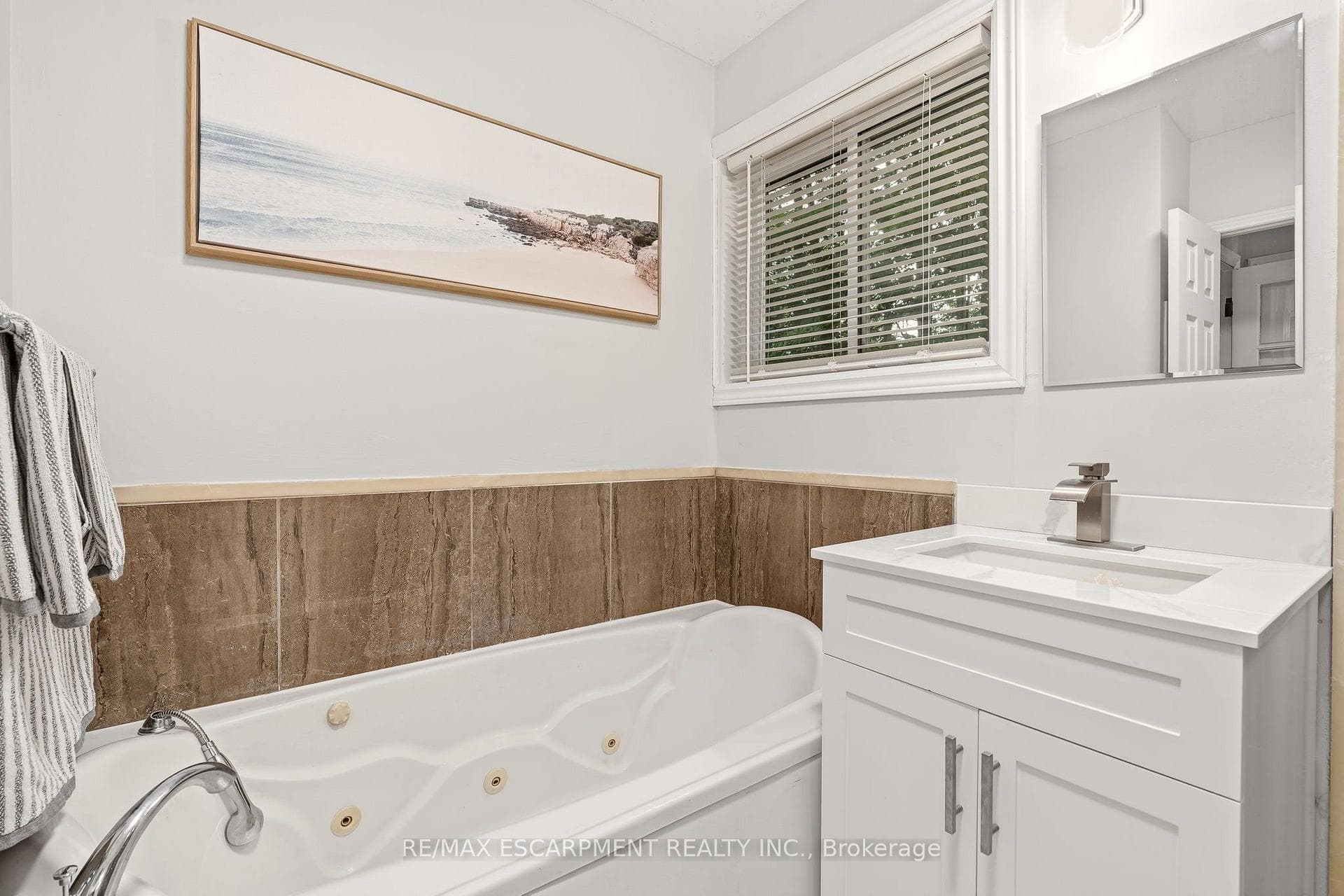 318 10th Concession Road E N/A photo 24