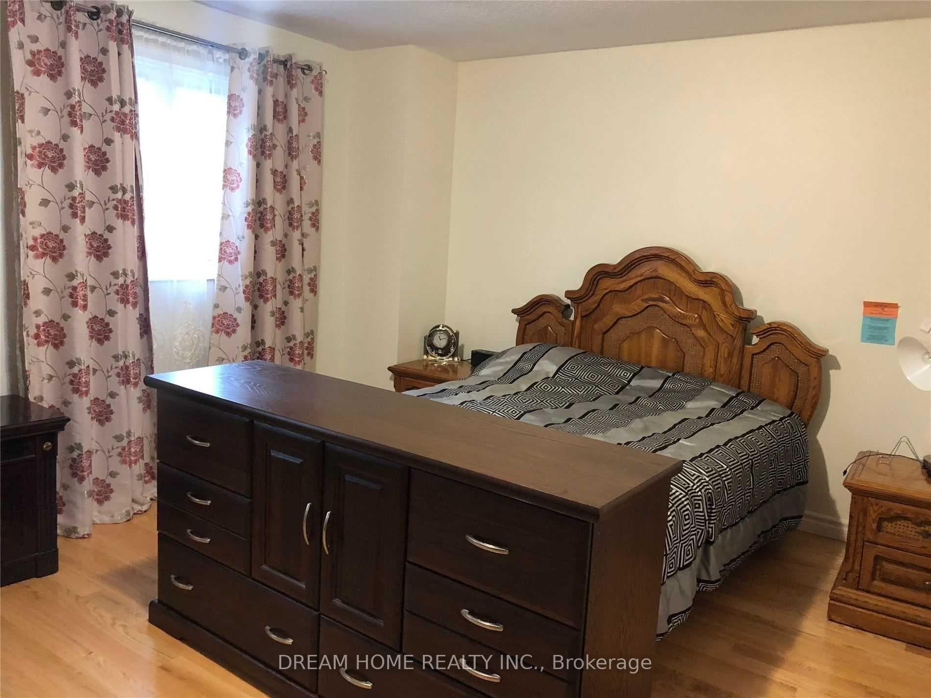 658 Dinsmore Court photo 10