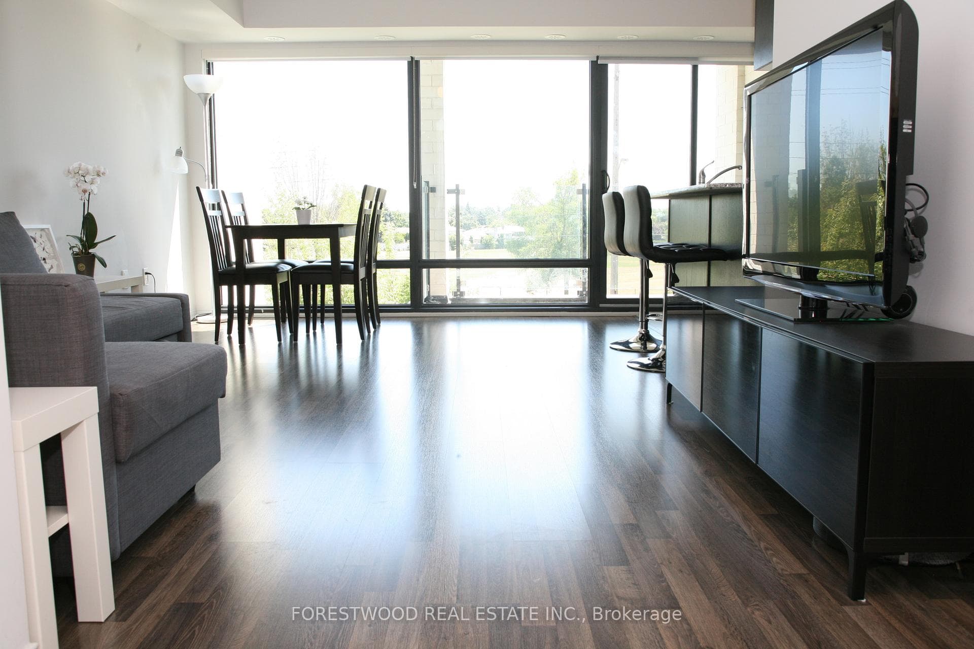138 Widdicombe Hill Boulevard Unit 708 photo 3