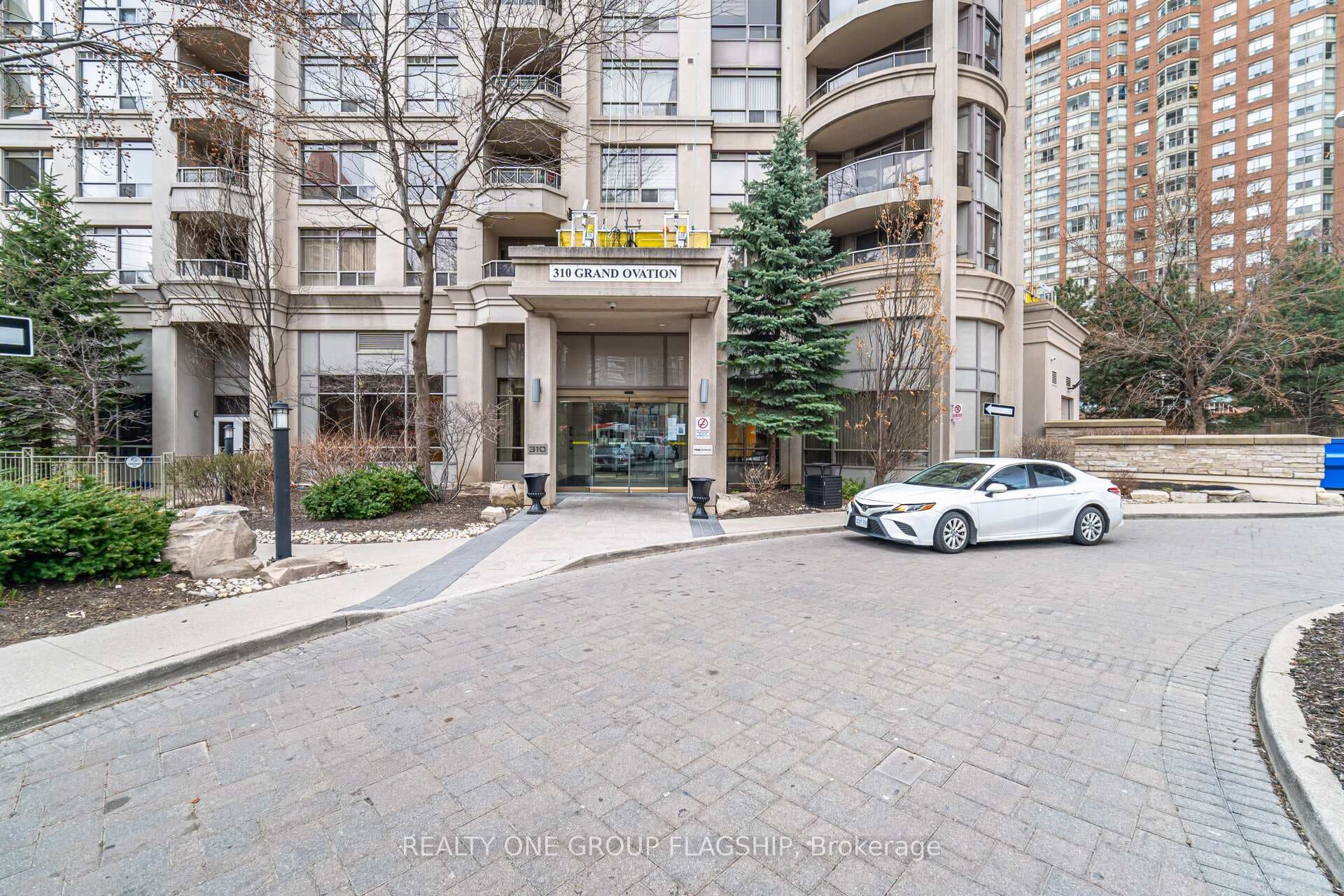 310 Burnhamthorpe Road Unit 3006 photo 2