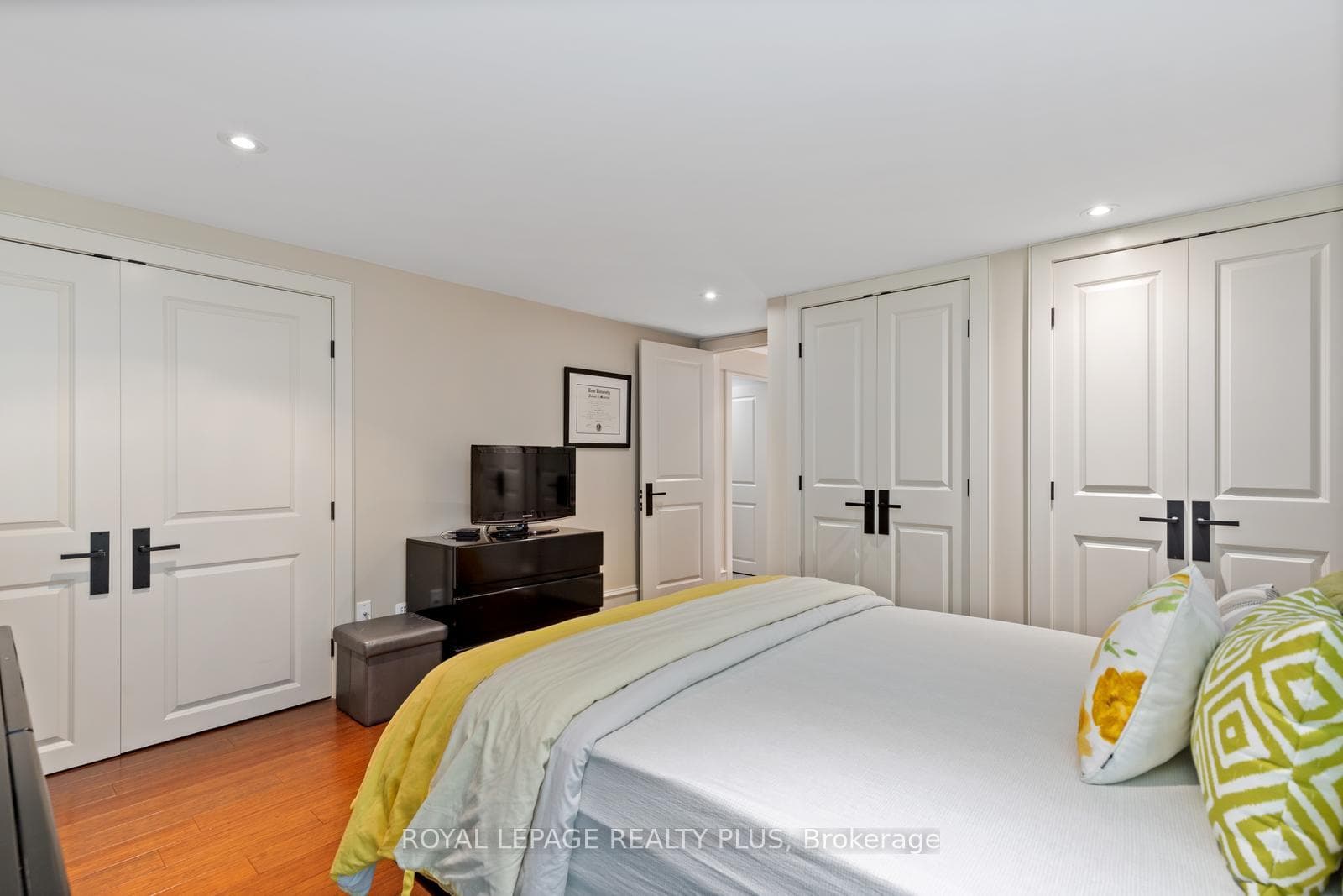 1812 Pattinson Crescent photo 33