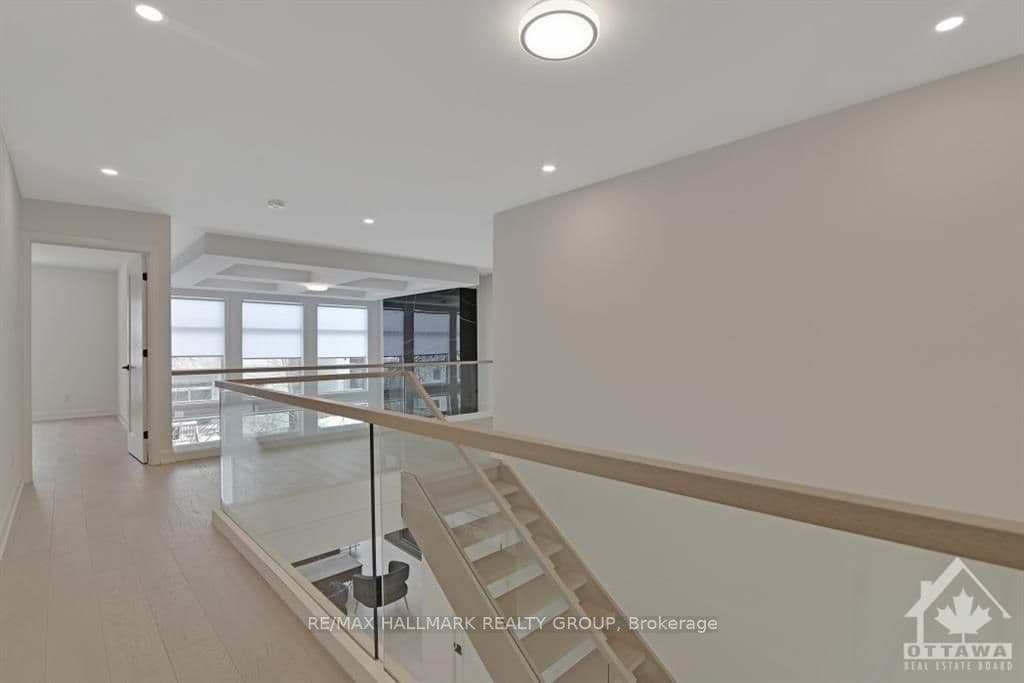 255 COWLEY Avenue photo 14
