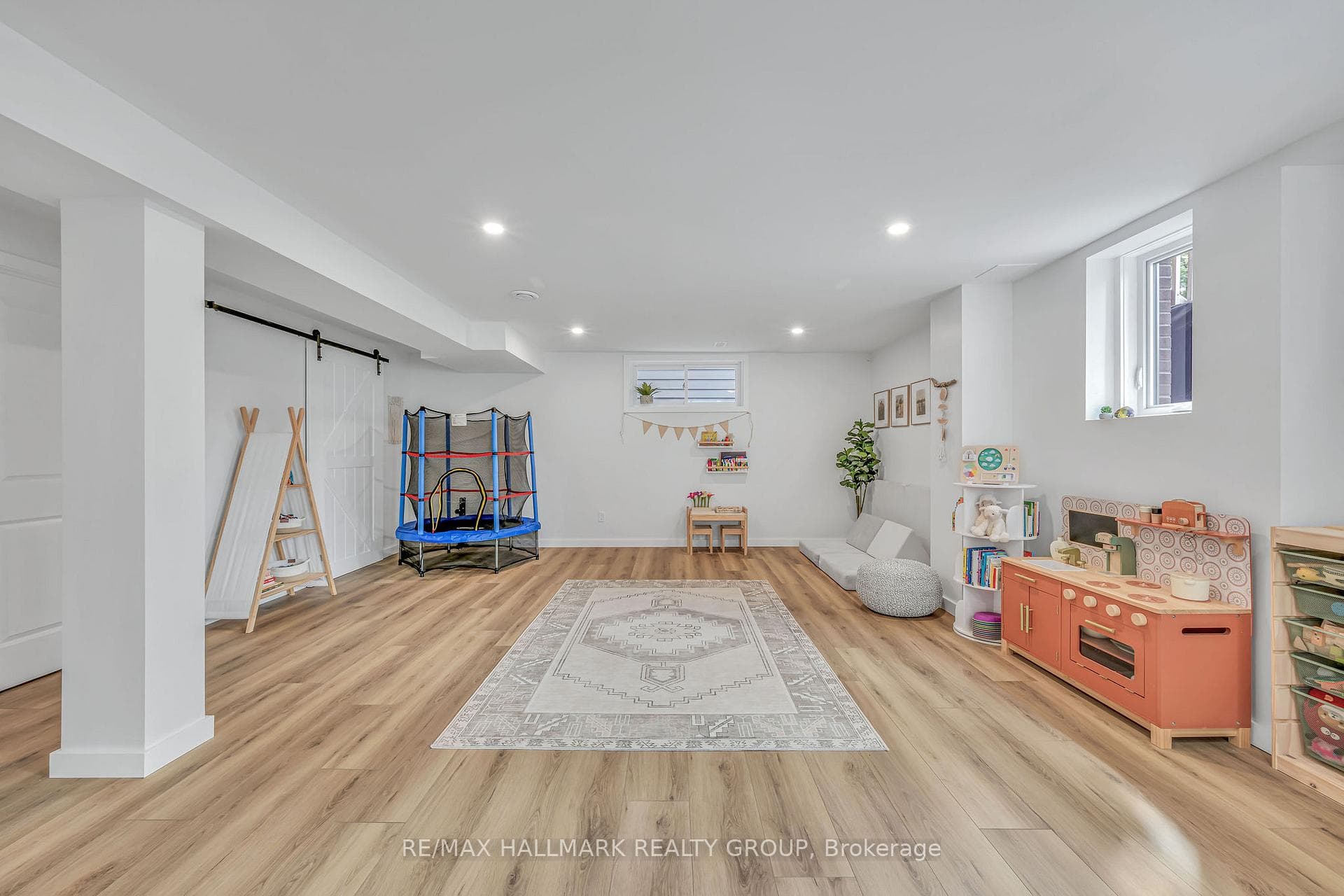 Open basement with flexible layout