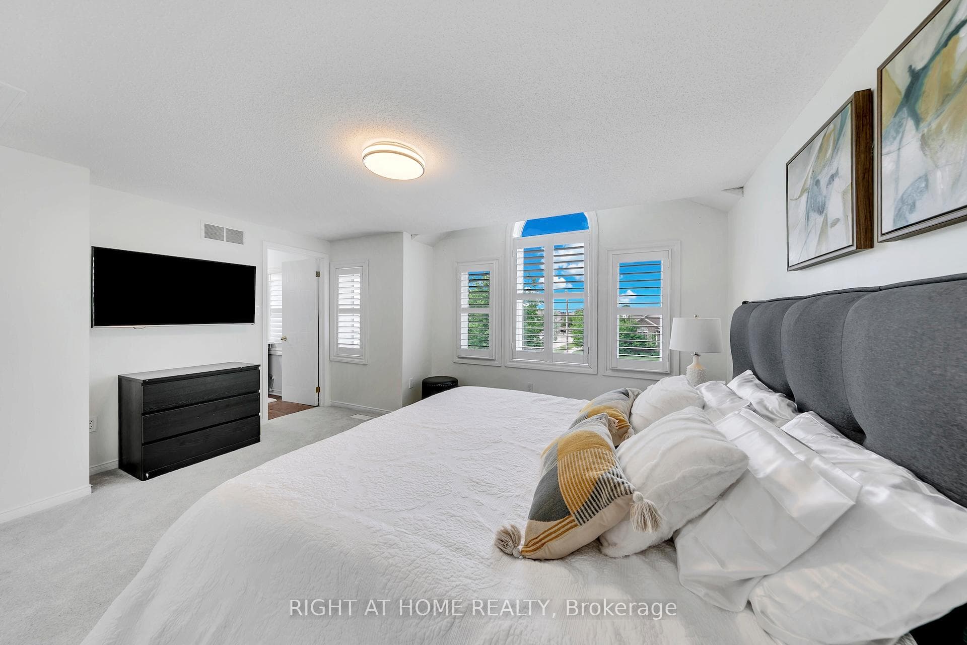 77 Milson Crescent photo 22