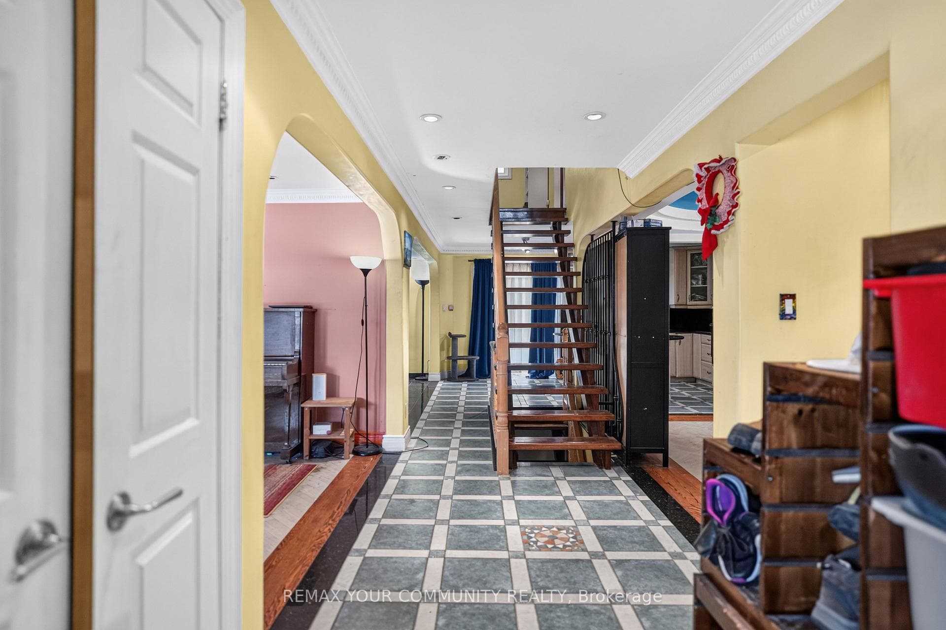 79 Westhampton Drive photo 3