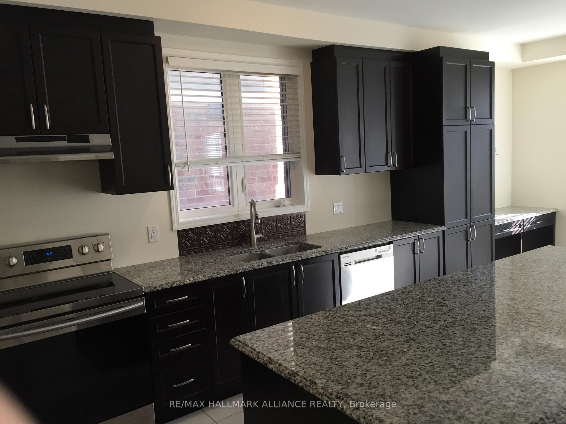 28 Wannamaker Crescent photo 2
