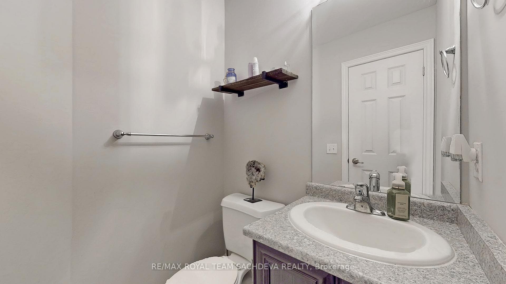 56 Dewell Crescent photo 18