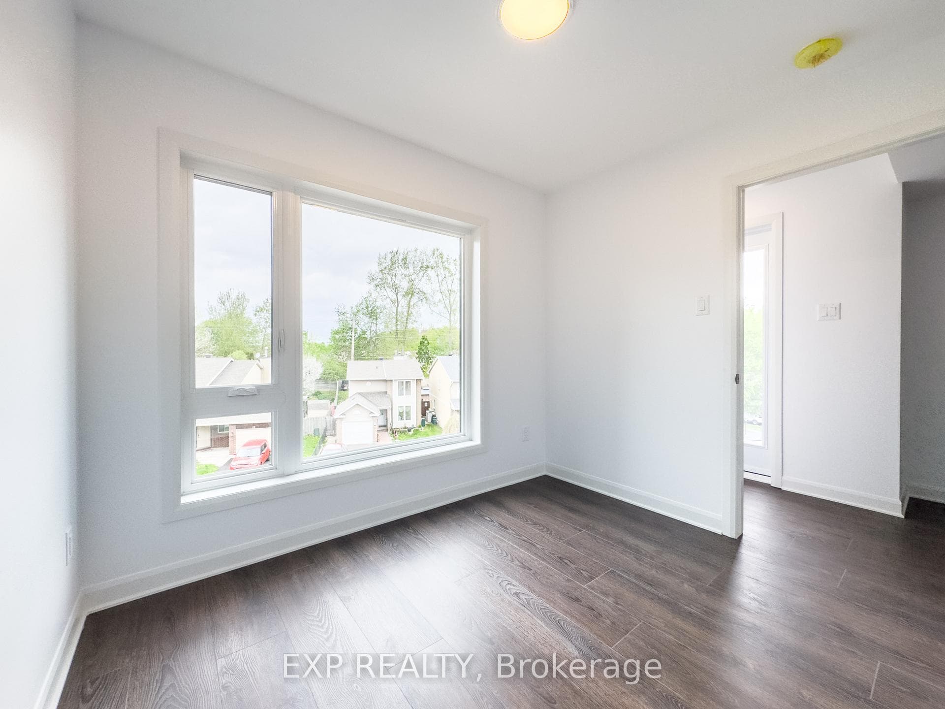 25 Fair Oaks Crescent Unit C photo 13