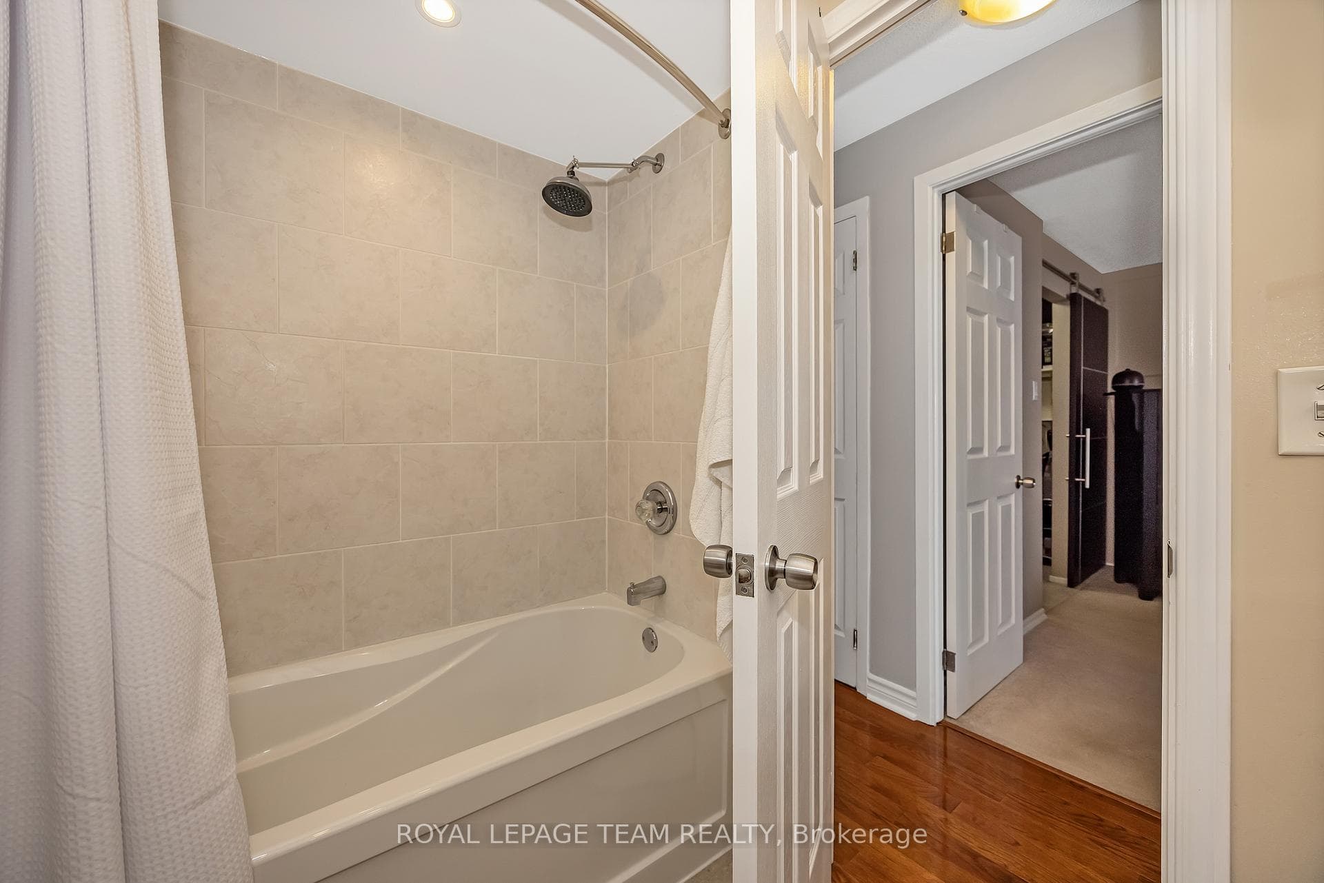 18 Benlea Drive Unit C photo 28