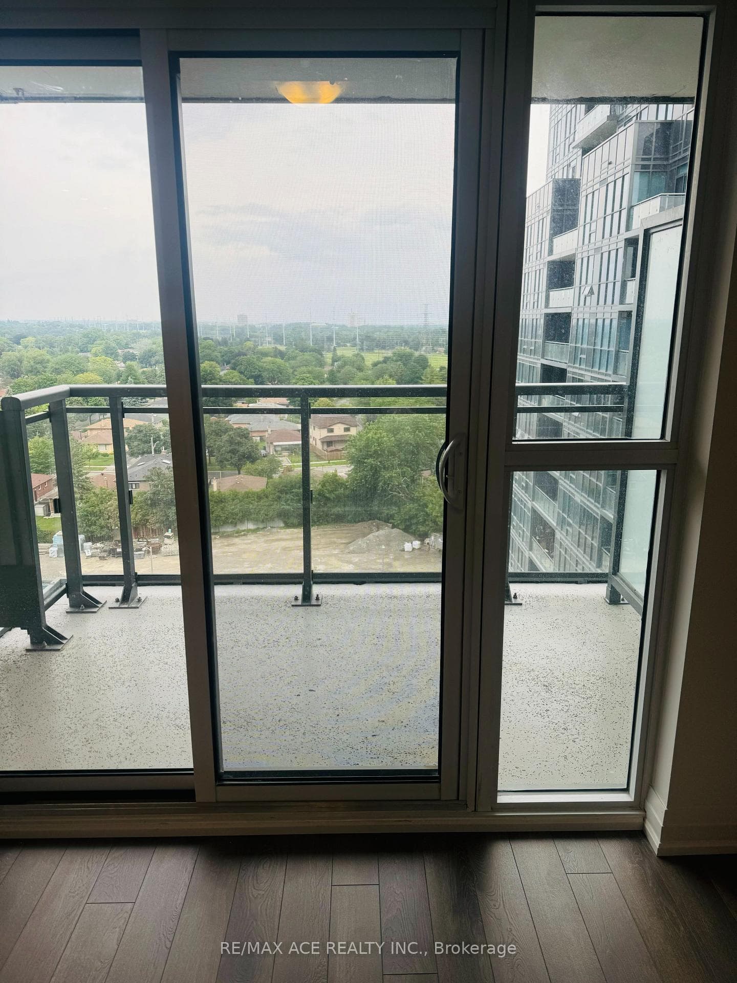 20 Meadowglen Place Unit 1102 photo 8