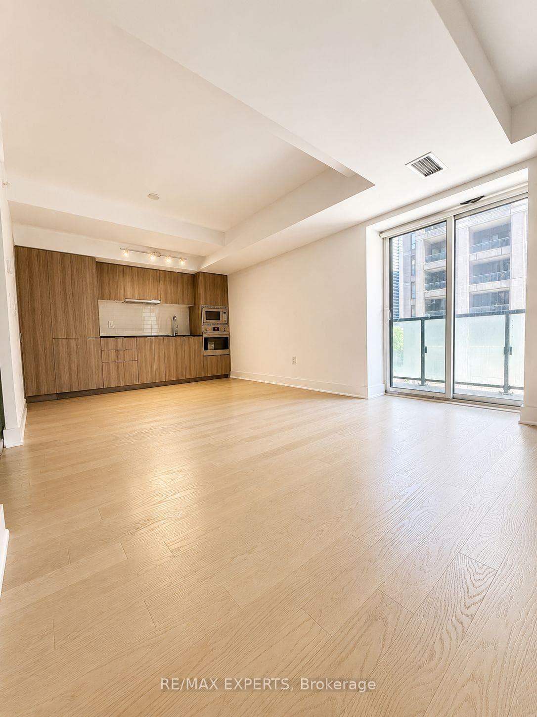 955 Bay Street Unit 412 photo 9