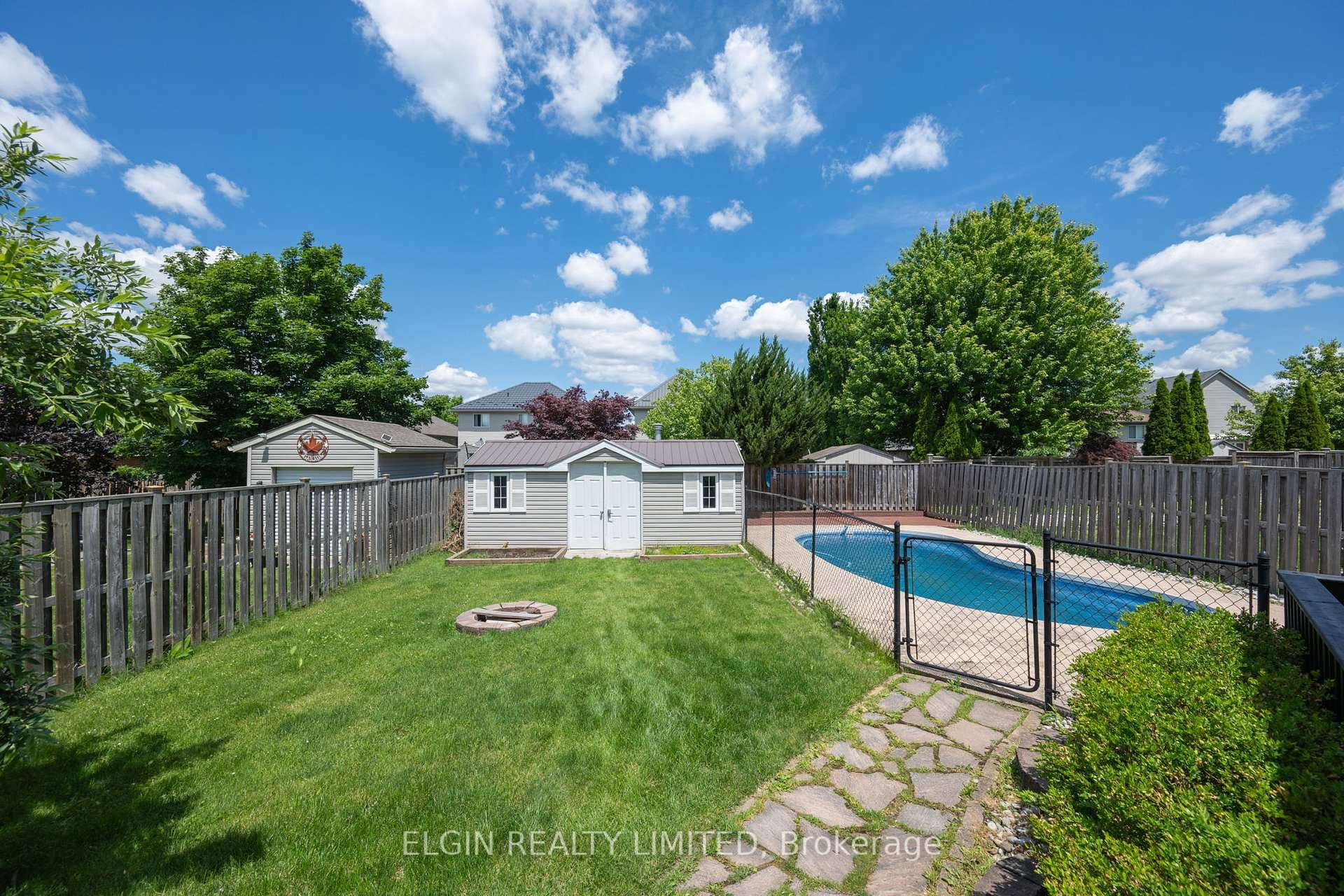 11 Kensington Court photo 31