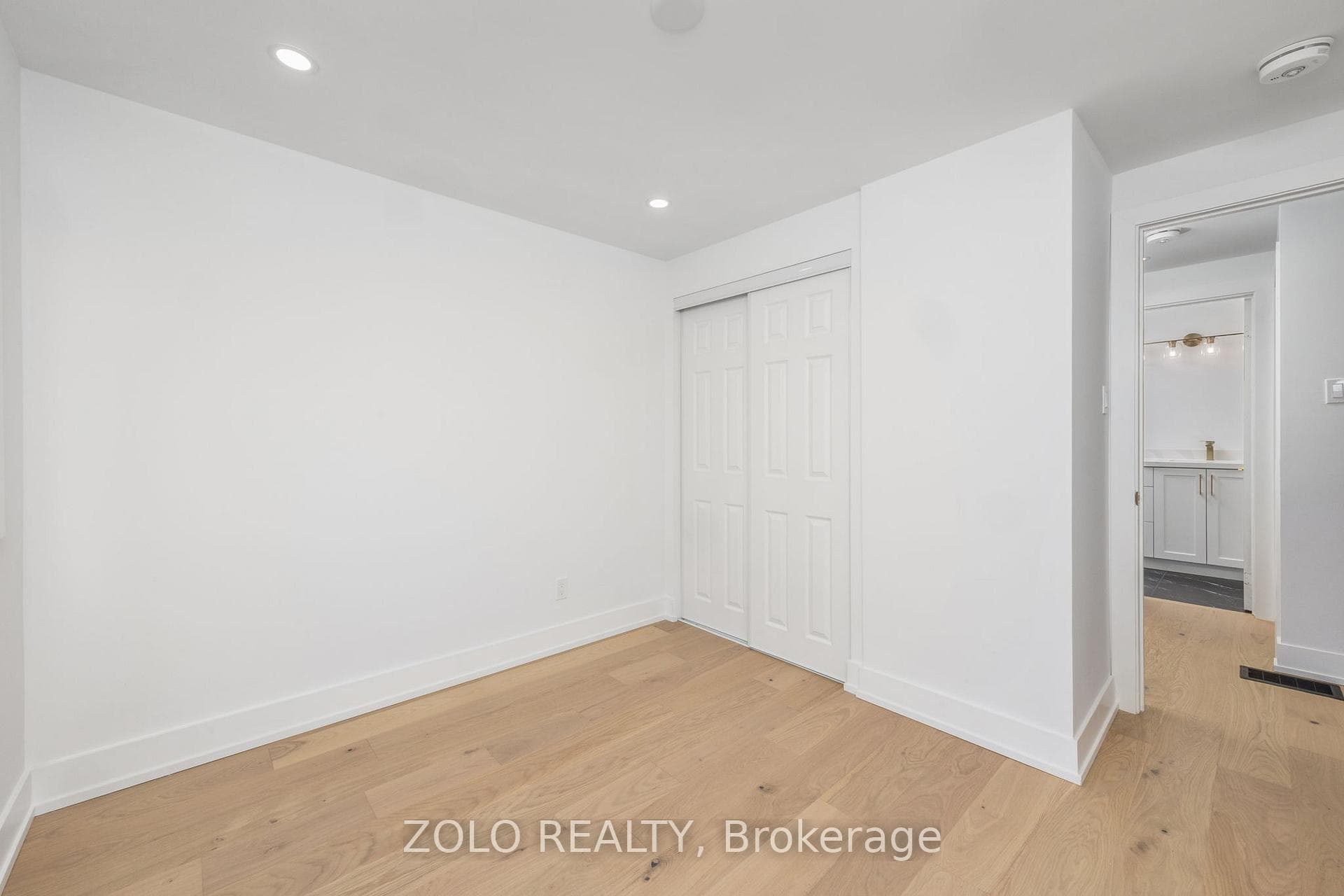 124 Kingston Road photo 19