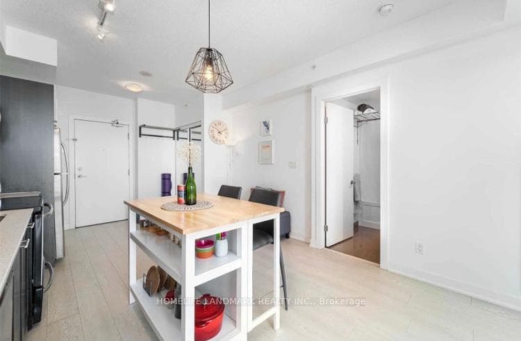 20 Bruyeres Mews Unit 2706 photo 10